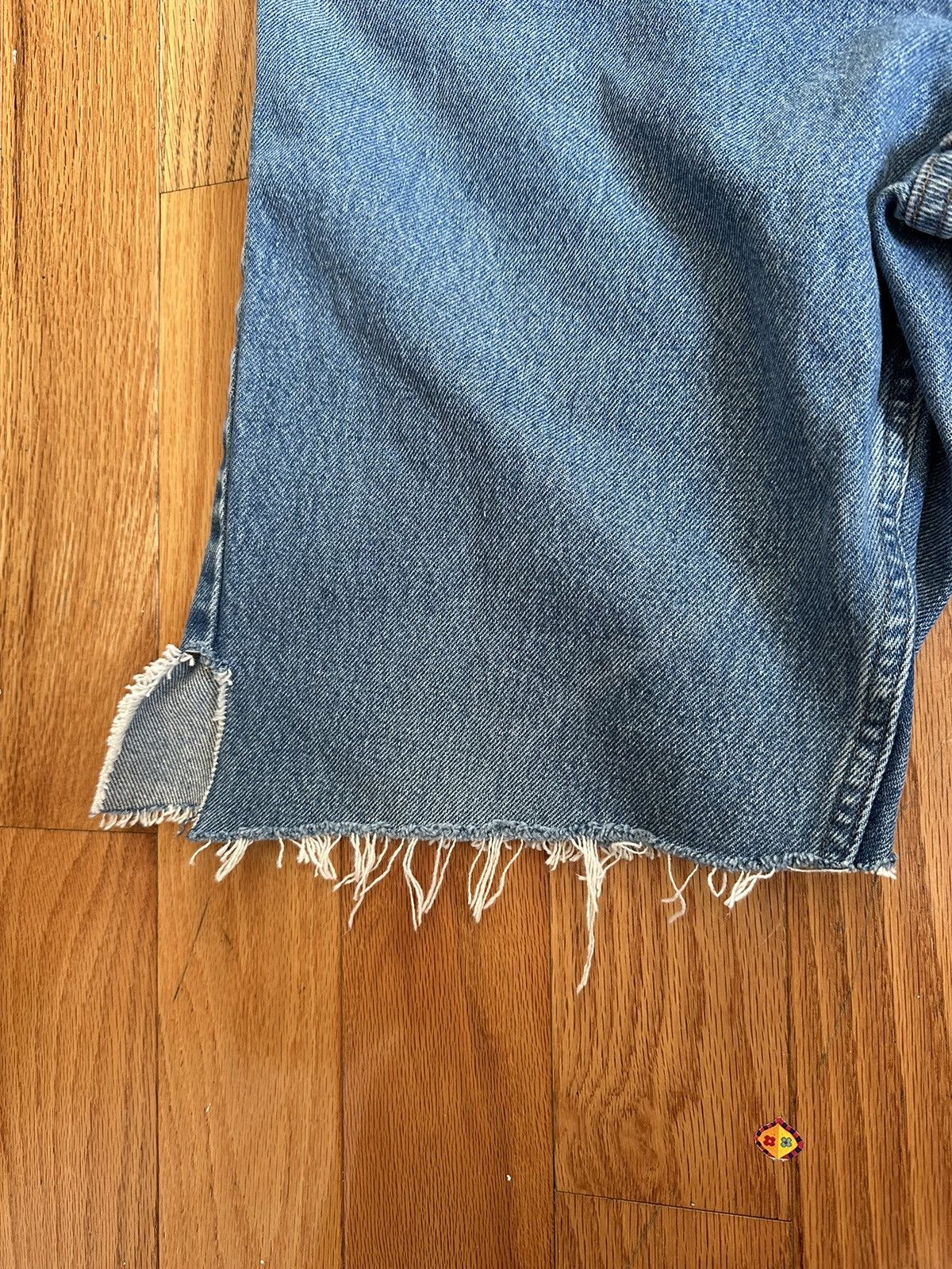 L.L. Bean LL Bean distressed bottom denim shorts Size US 36 / EU 52 - 6 Thumbnail