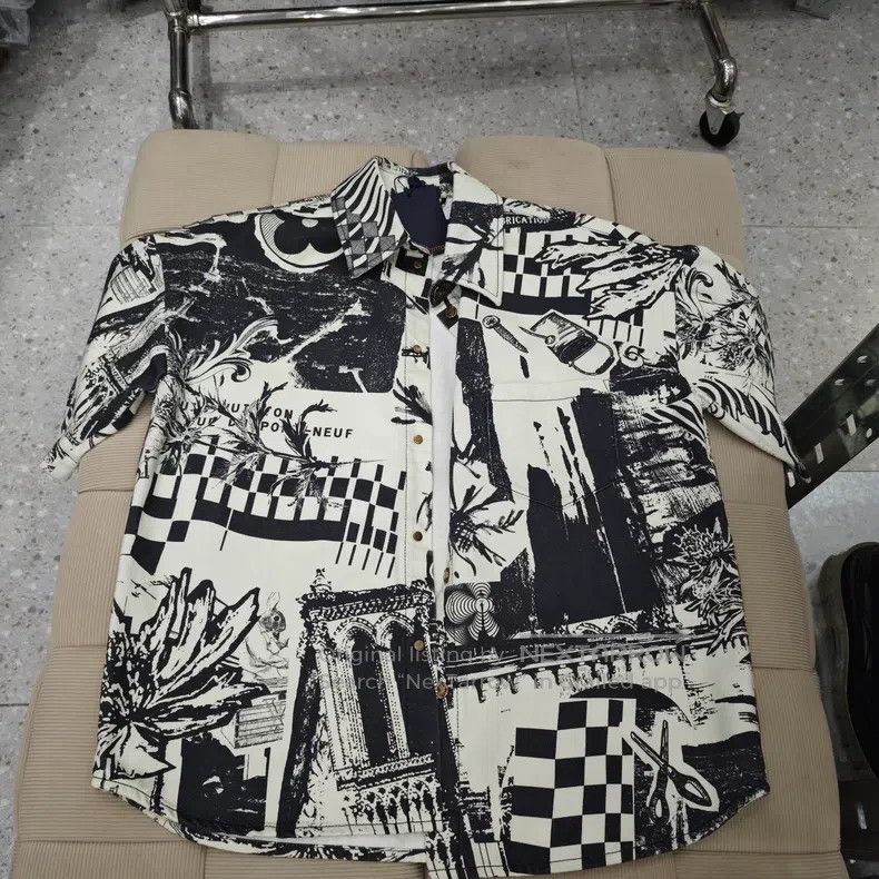 Louis Vuitton Louis Vuitton SS23 graphic printed single breasted short s Size US M / EU 48-50 / 2 - 1 Thumbnail