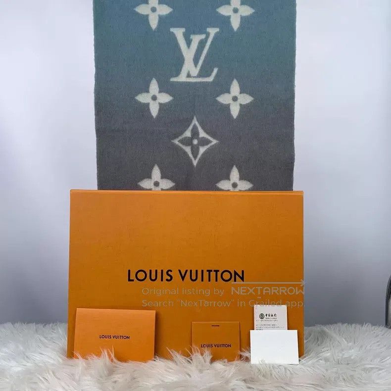 Louis Vuitton Louis Vuitton Gradational grey-blue double-sided aged tass Size ONE SIZE - 2 Thumbnail