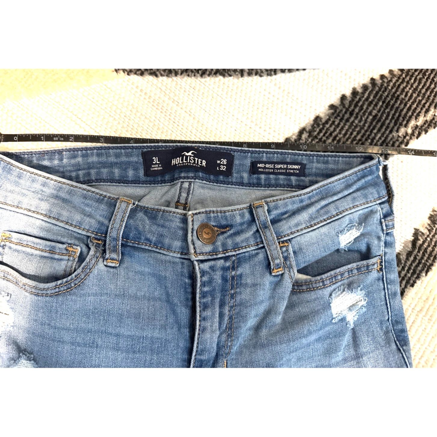 Hollister Hollister Women's Light Blue Jean Midrise super Skinny size Size 26" / US 2 / IT 38 - 1 Thumbnail