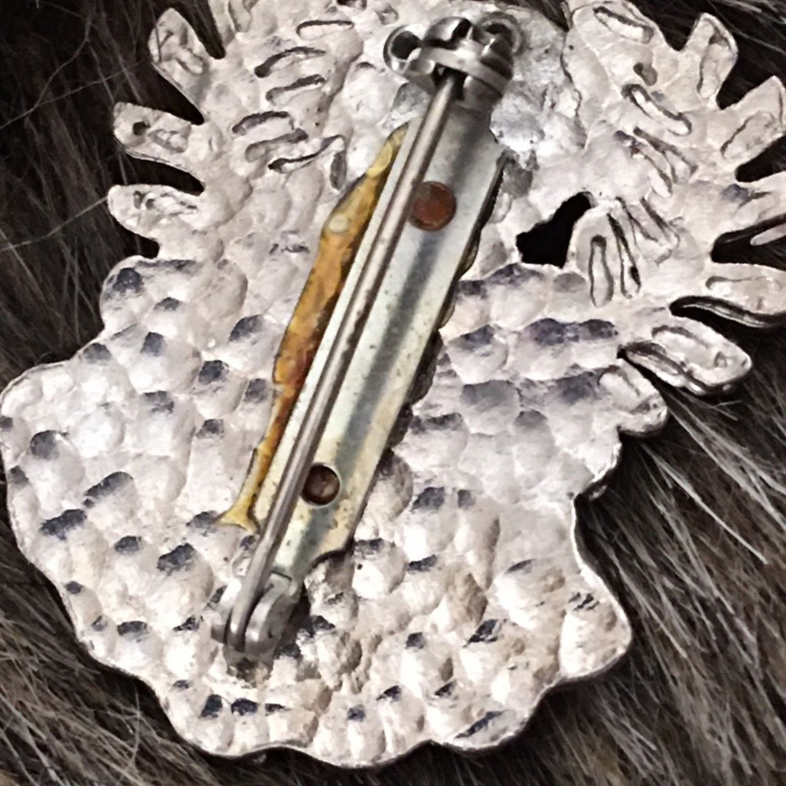 Vintage Vintage cornucopia crest two tone brooch pin Size ONE SIZE - 5 Thumbnail