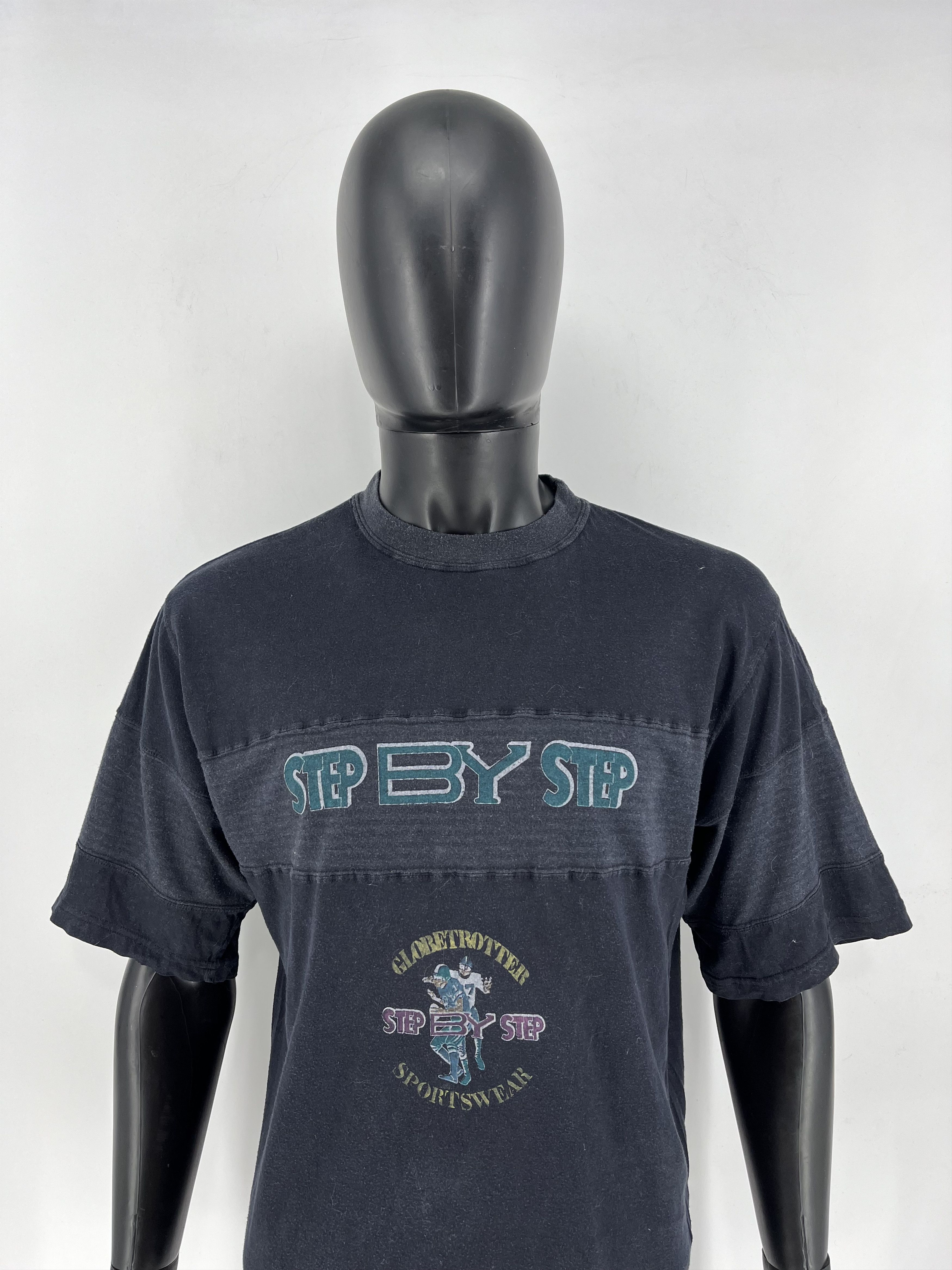 Sports Specialties Vintage "globetrotter step by step sportswear" TShirt Size M Size US M / EU 48-50 / 2 - 1 Thumbnail