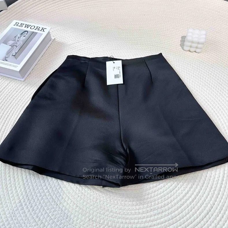 Fendi Fendi Black A Line Mulberry Silk High Waisted Shorts Size 25" / US 0 / IT 36 - 2 Thumbnail