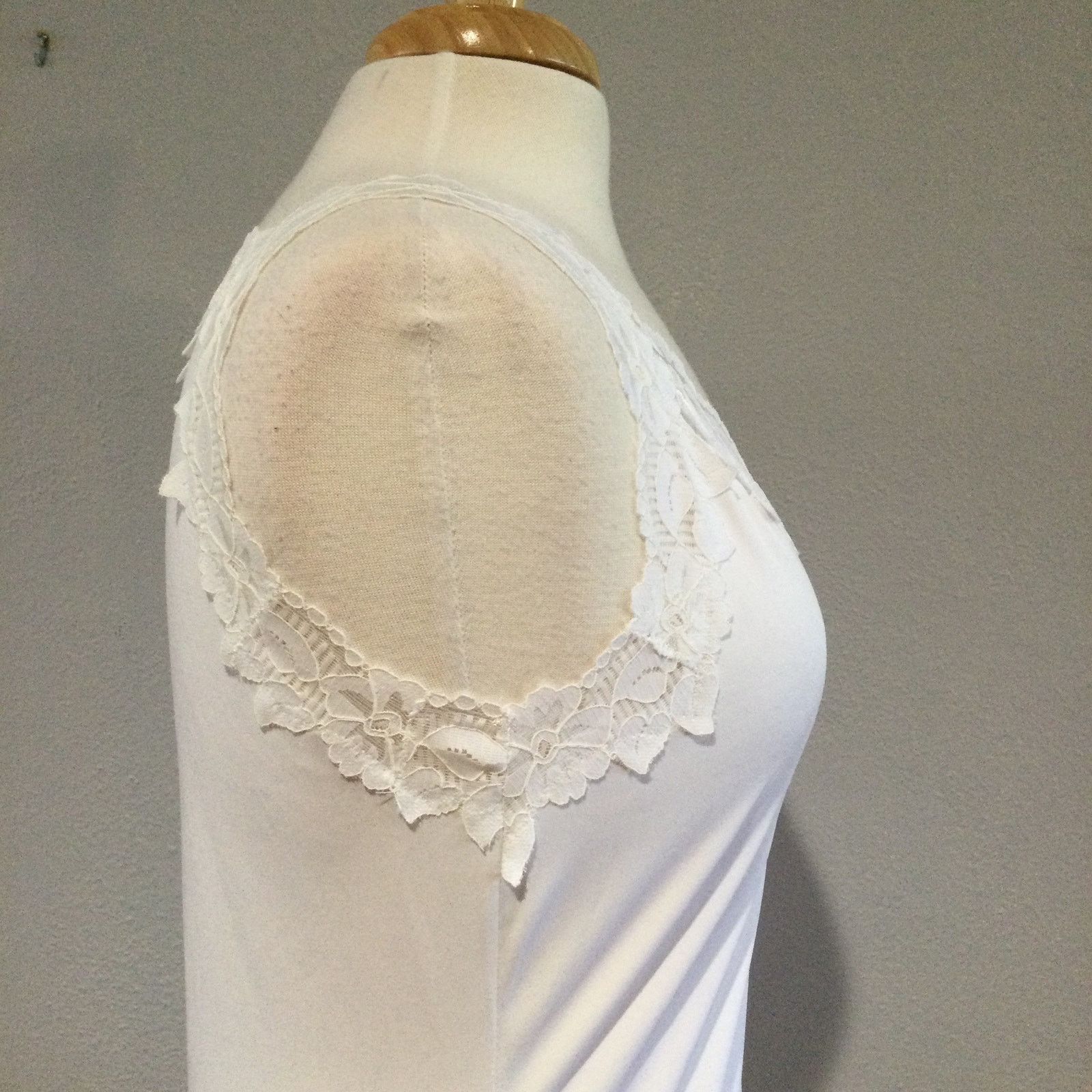 Other Cinema Etoile Lace Trimmed Sleeveless V-Neck Tank Size M NWT Size M / US 6-8 / IT 42-44 - 5 Thumbnail