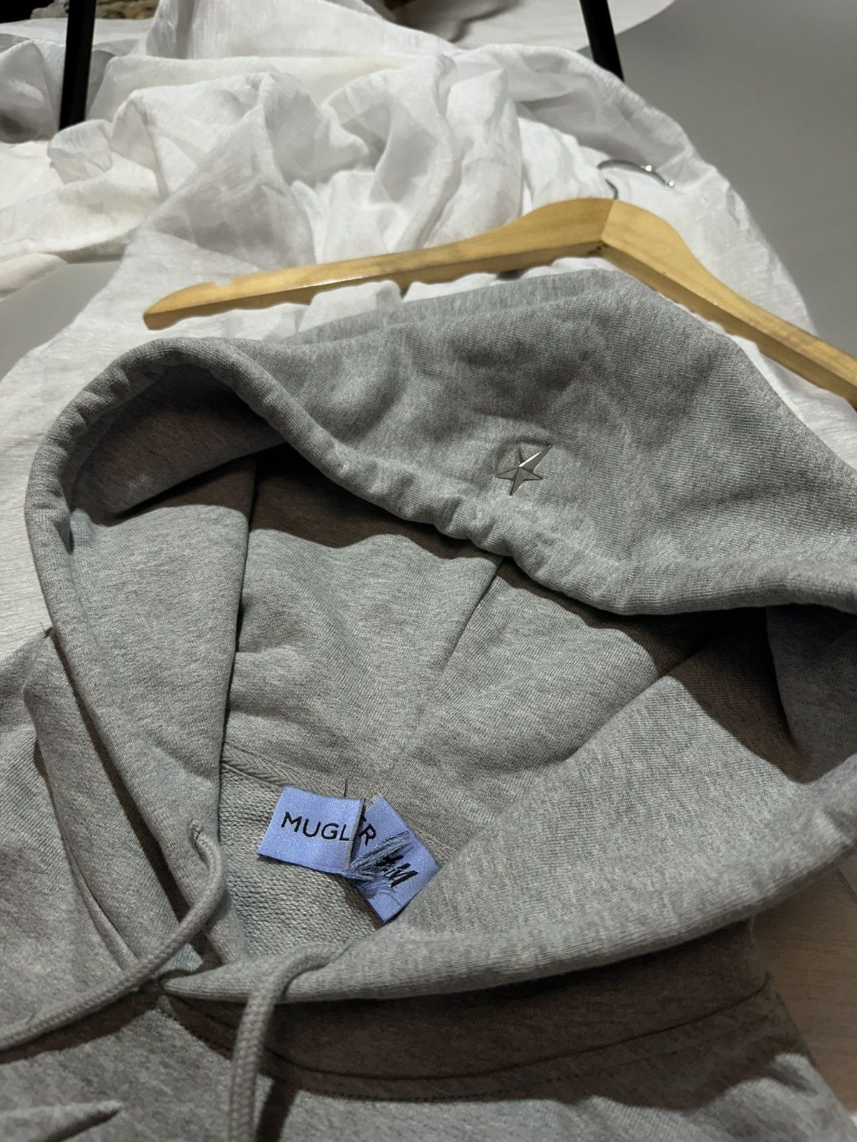 H&M × Mugler H&M & Mugler Star Motif Hoodie Oversized Light Gray Men's sz Size US L / EU 52-54 / 3 - 7 Thumbnail