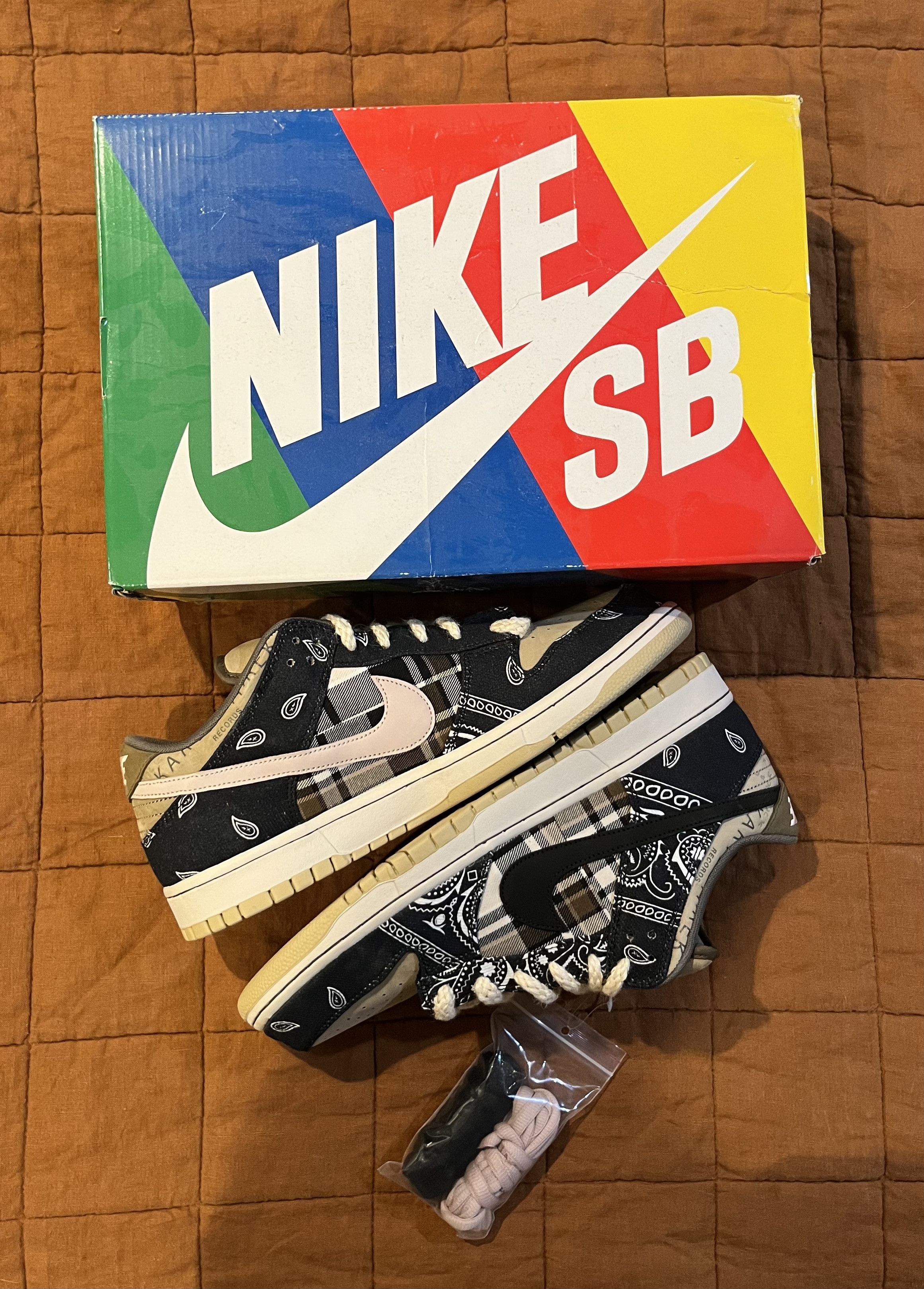 Nike × Travis Scott Travis Scott x Nike SB Dunk Low "Cactus Jack" Size US 13 / EU 46 - 1 Thumbnail