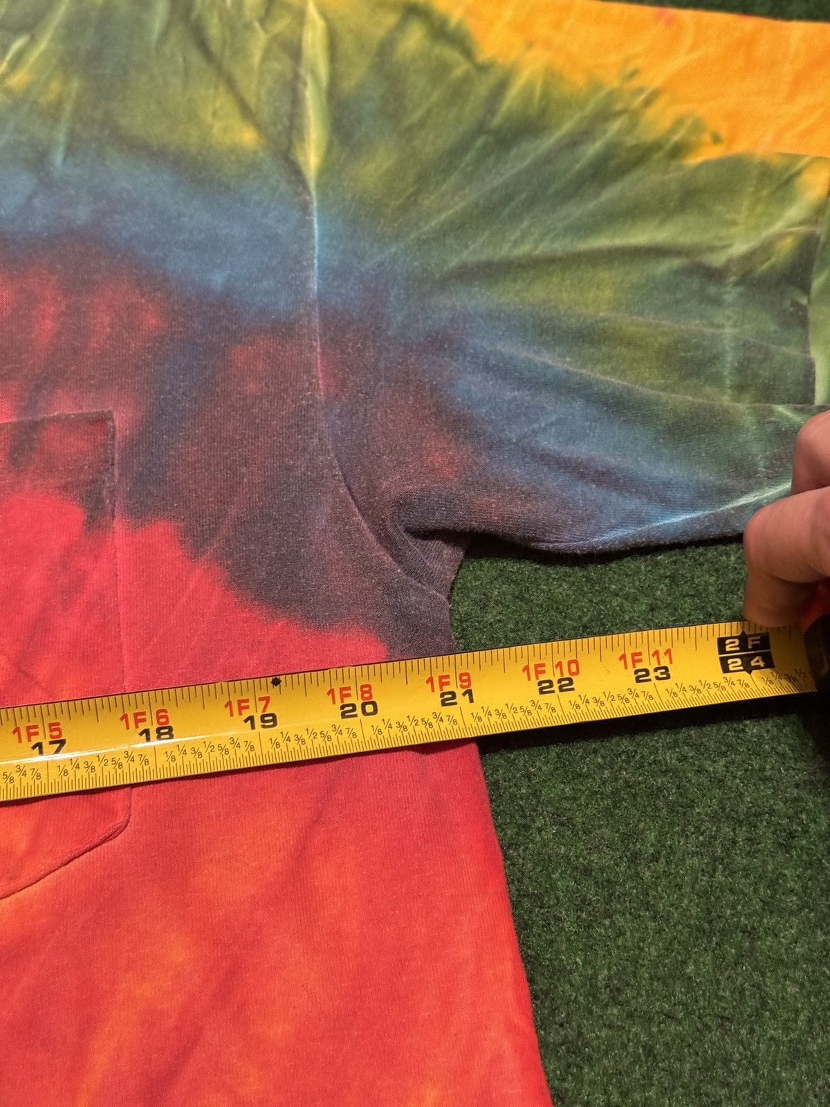 Vintage Vintage 90s Tie Dye Hippie Retro Spiral Lrg Pocket T Shirt Size US L / EU 52-54 / 3 - 6 Thumbnail
