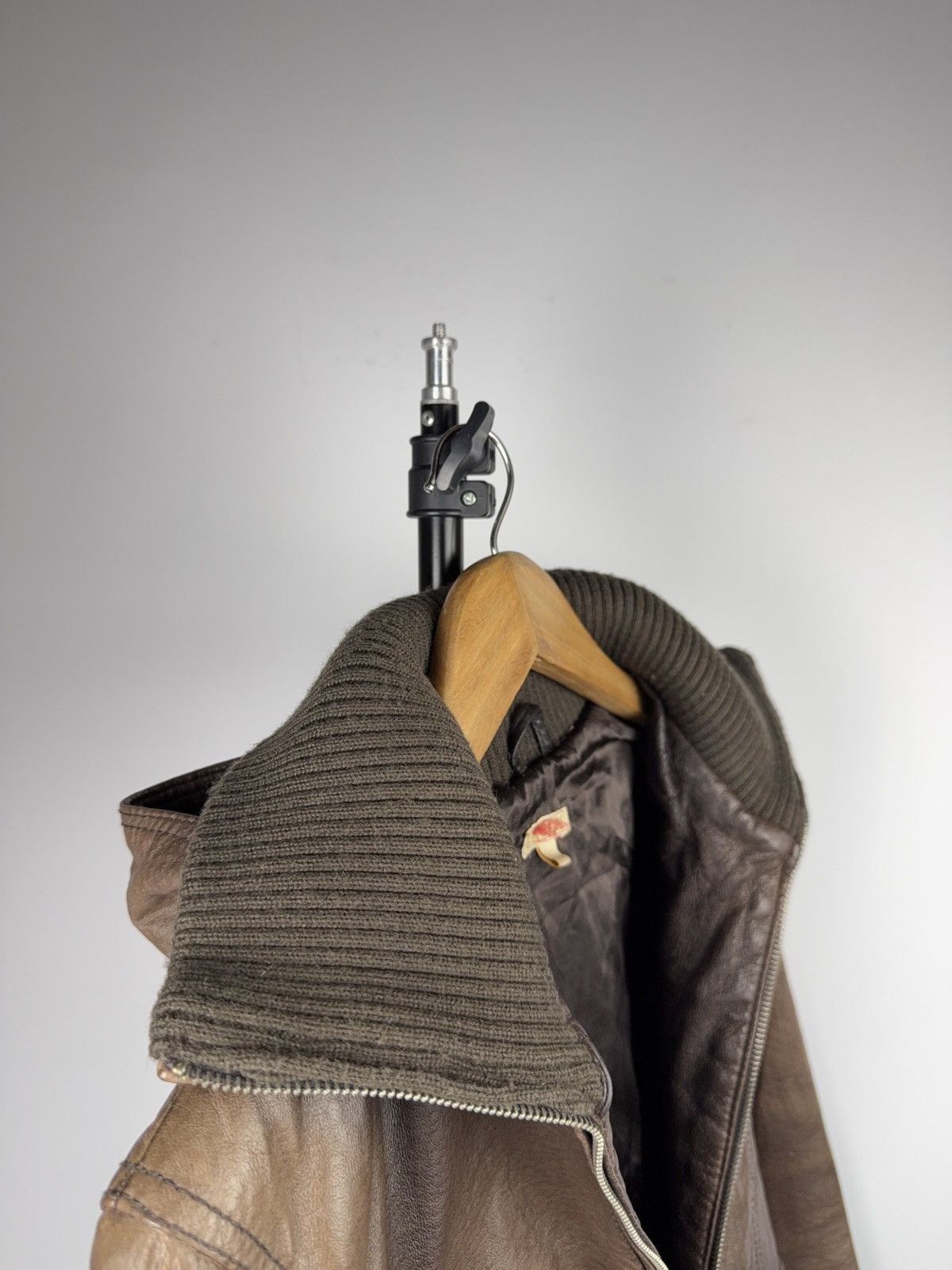 Japanese Brand 90s Retro Avant Garde Brown Leather Hooded Aviator Jacket Size XS / US 0-2 / IT 36-38 - 13 Thumbnail