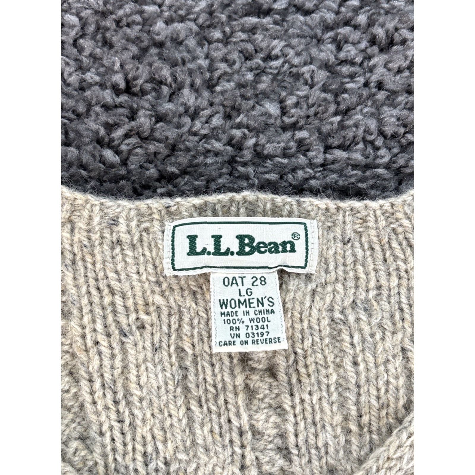 Vintage VINTAGE LL Bean Sweater Womens Large Wool Cable-Knit Oat Beige 90s V-Neck Pullover Boys? No, Women. Size L / US 10 / IT 46 - 4 Thumbnail