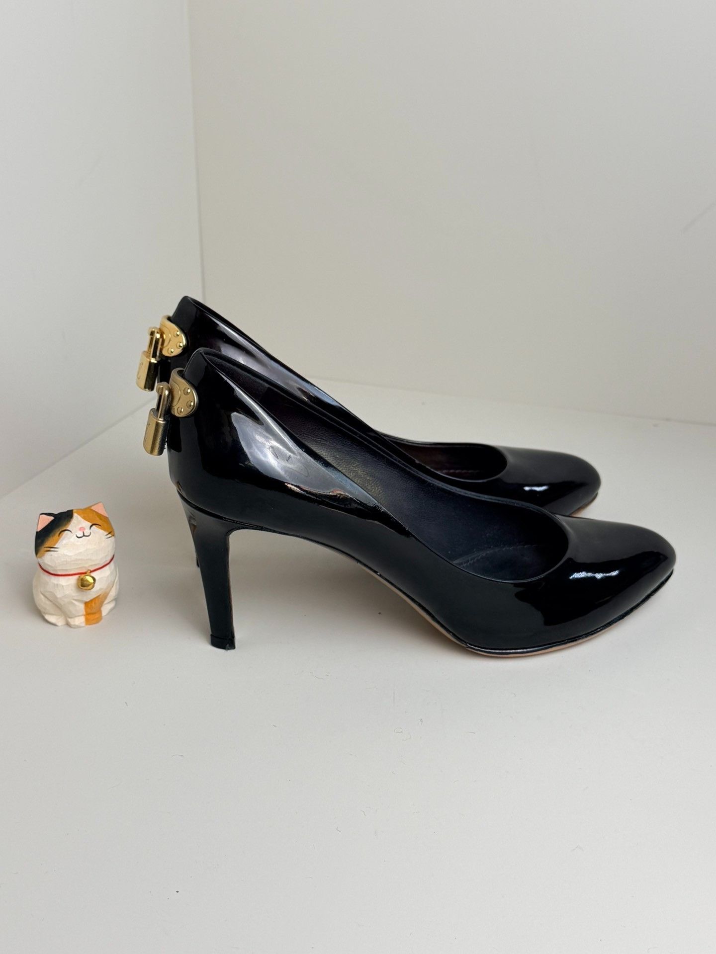 Louis Vuitton Louis Vuitton Patent Lowtop Sneakers us_5-5 Women Size US 5.5 / IT 35.5 - 1 Thumbnail