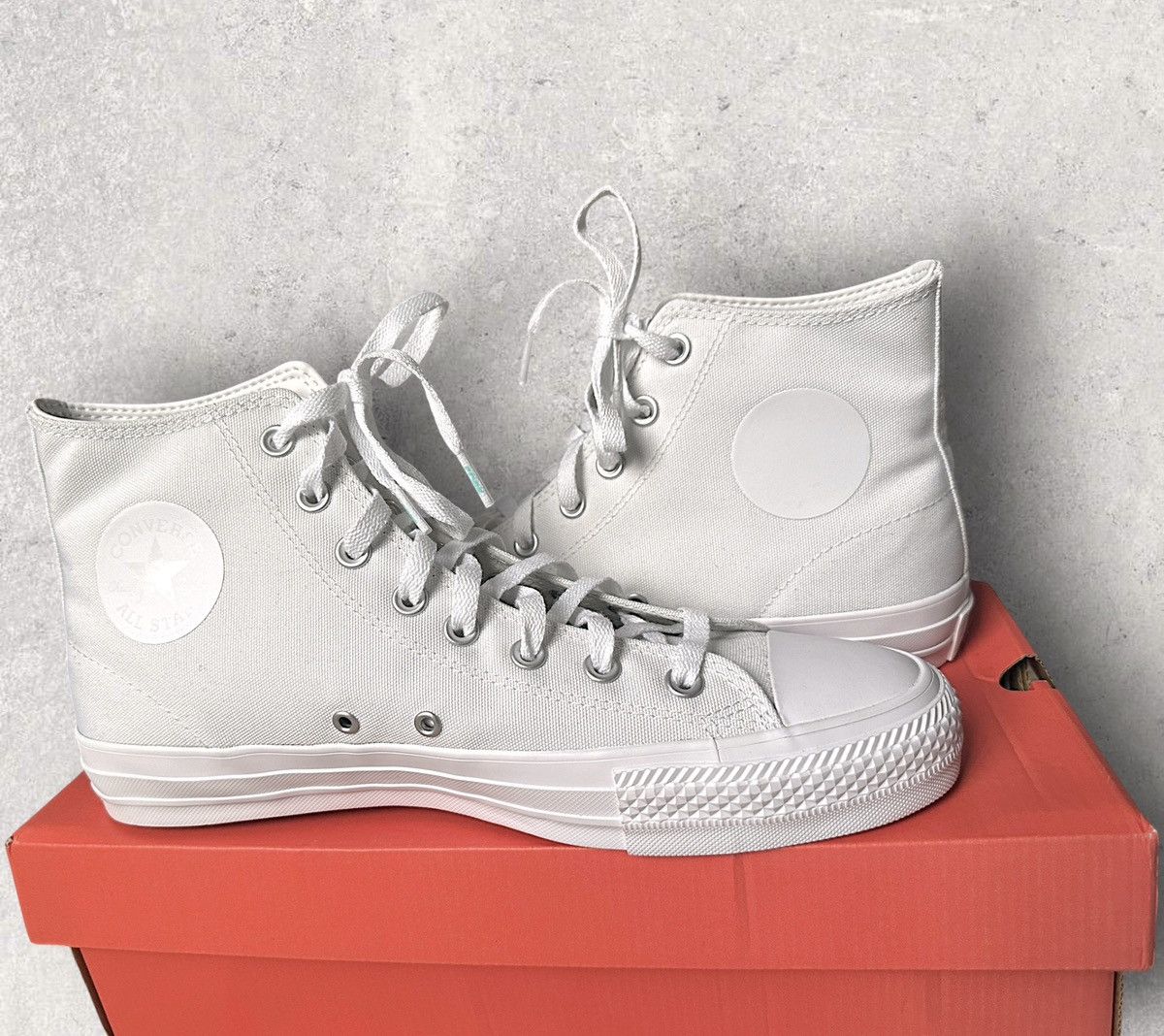 Converse Converse White Out High Tops Size US 10 / EU 43 - 6 Thumbnail
