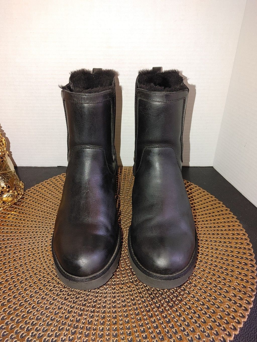 UGG Australia Laurelle Leather Boots Size 9.5