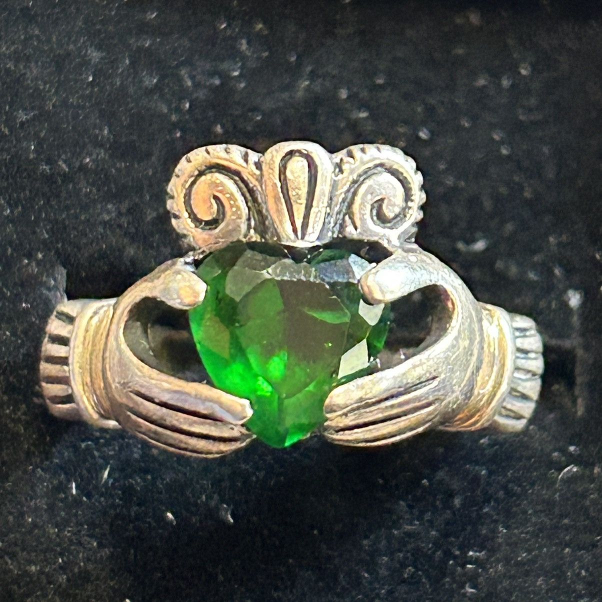 Vintage Irish green grossular garnet heart claddagh ring