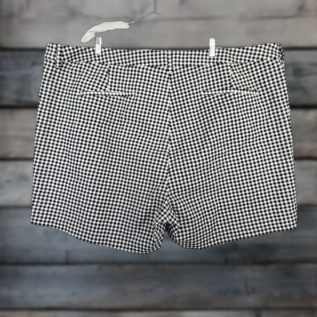 Old Navy VINTAGE Old Navy Womens Pixie Shorts Sz 30 Black White Gingham High Rise Size 30" / US 8 / IT 44 - 1 Thumbnail