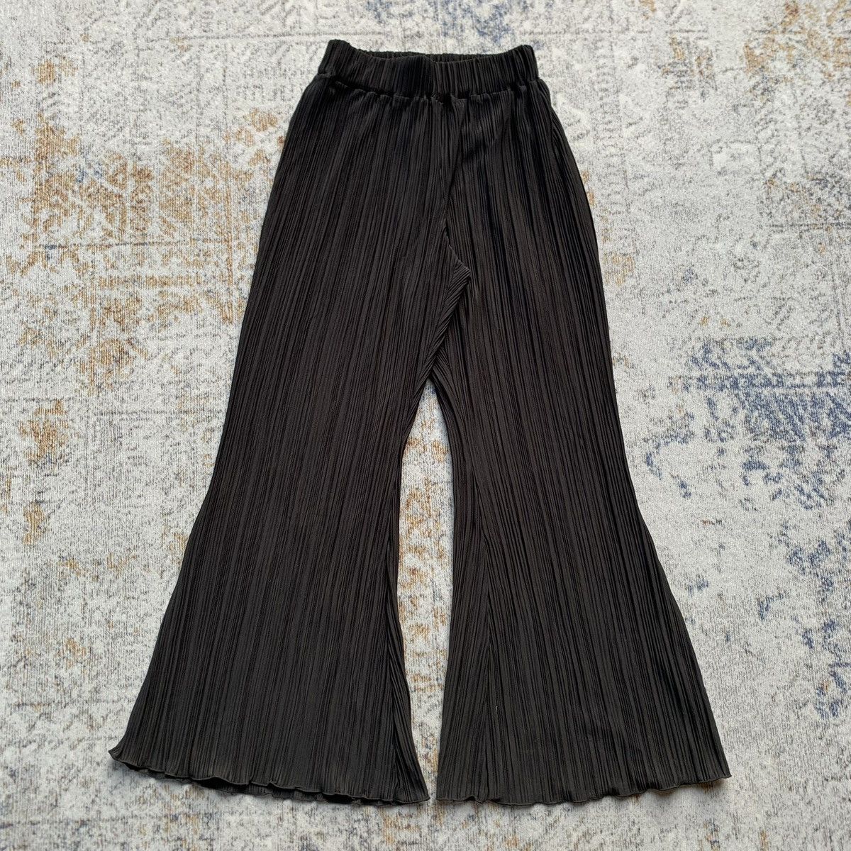Japanese Brand Rare Japanese Brand Raf Issey Style Pleats Flared Pants Size US 32 / EU 48 - 1 Thumbnail