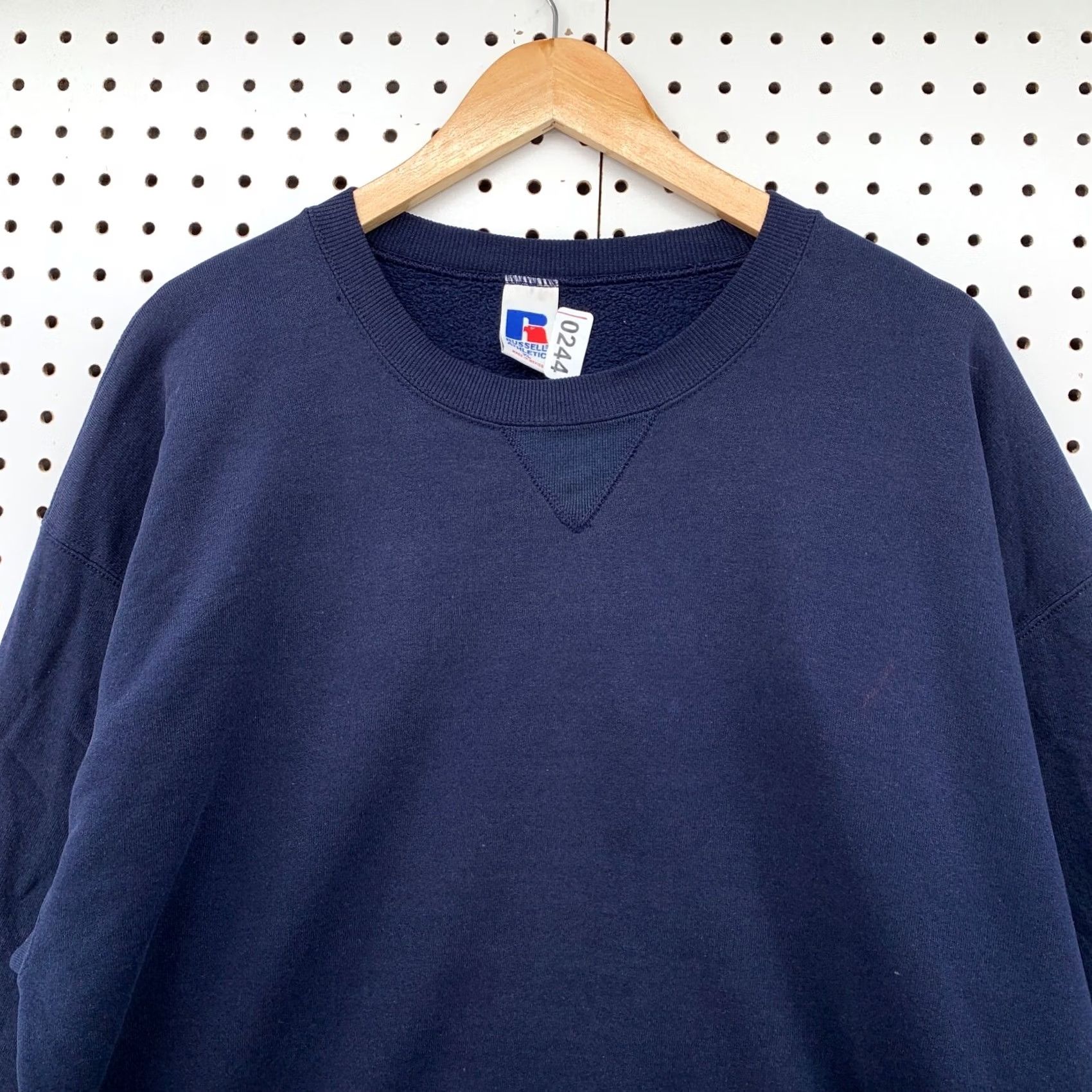 Russell Athletic VINTAGE Russell Athletic Sweatshirt Crewneck XL Navy Blue Mens 90s Distress Cotton Crew Neck Sweatshirt Size US XL / EU 56 / 4 - 5 Thumbnail