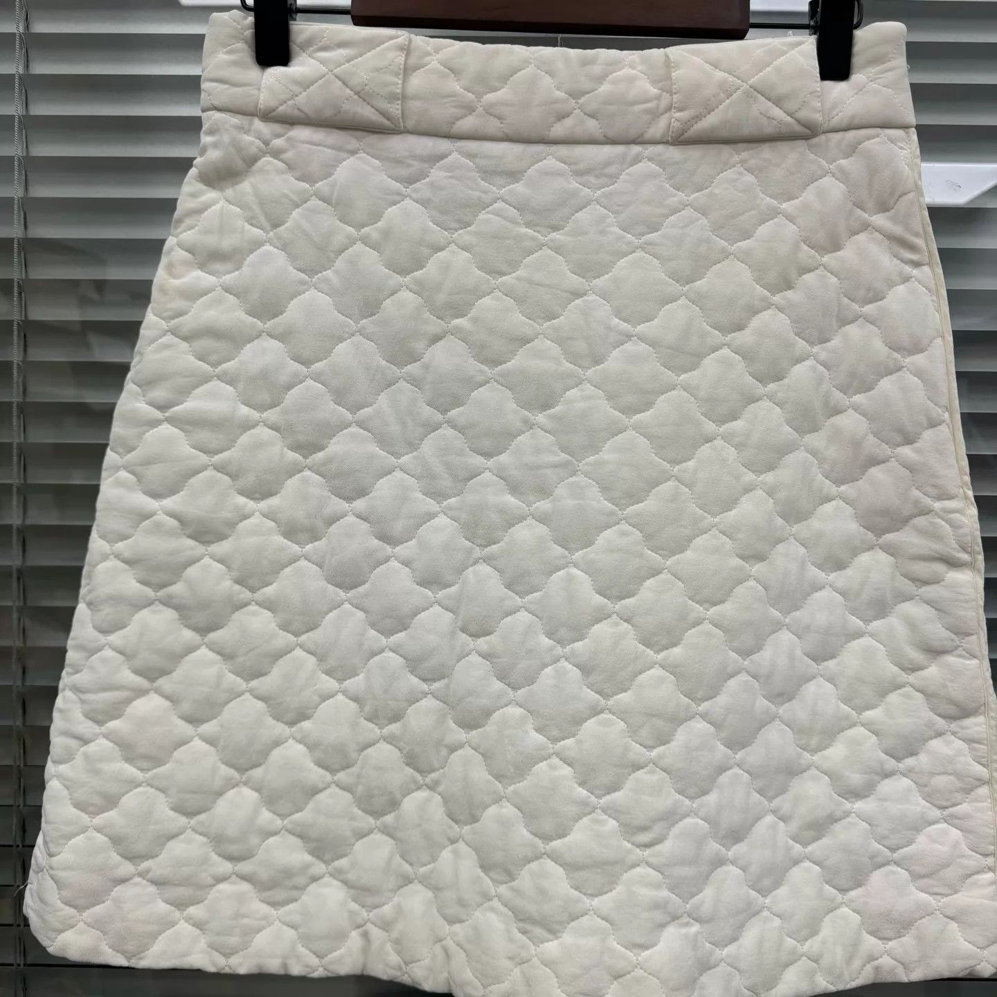 Fendi Fendi White Quilted Check Silk Skirt 42 Near New Size 28" / US 6 / IT 42 - 3 Thumbnail