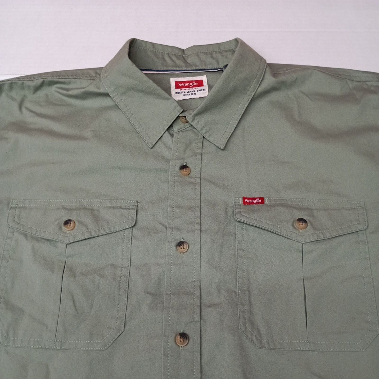 Wrangler Wrangler Men's Relaxed Fit Woven Button Shirt Size 2XL Green Size US XXL / EU 58 / 5 - 2 Thumbnail