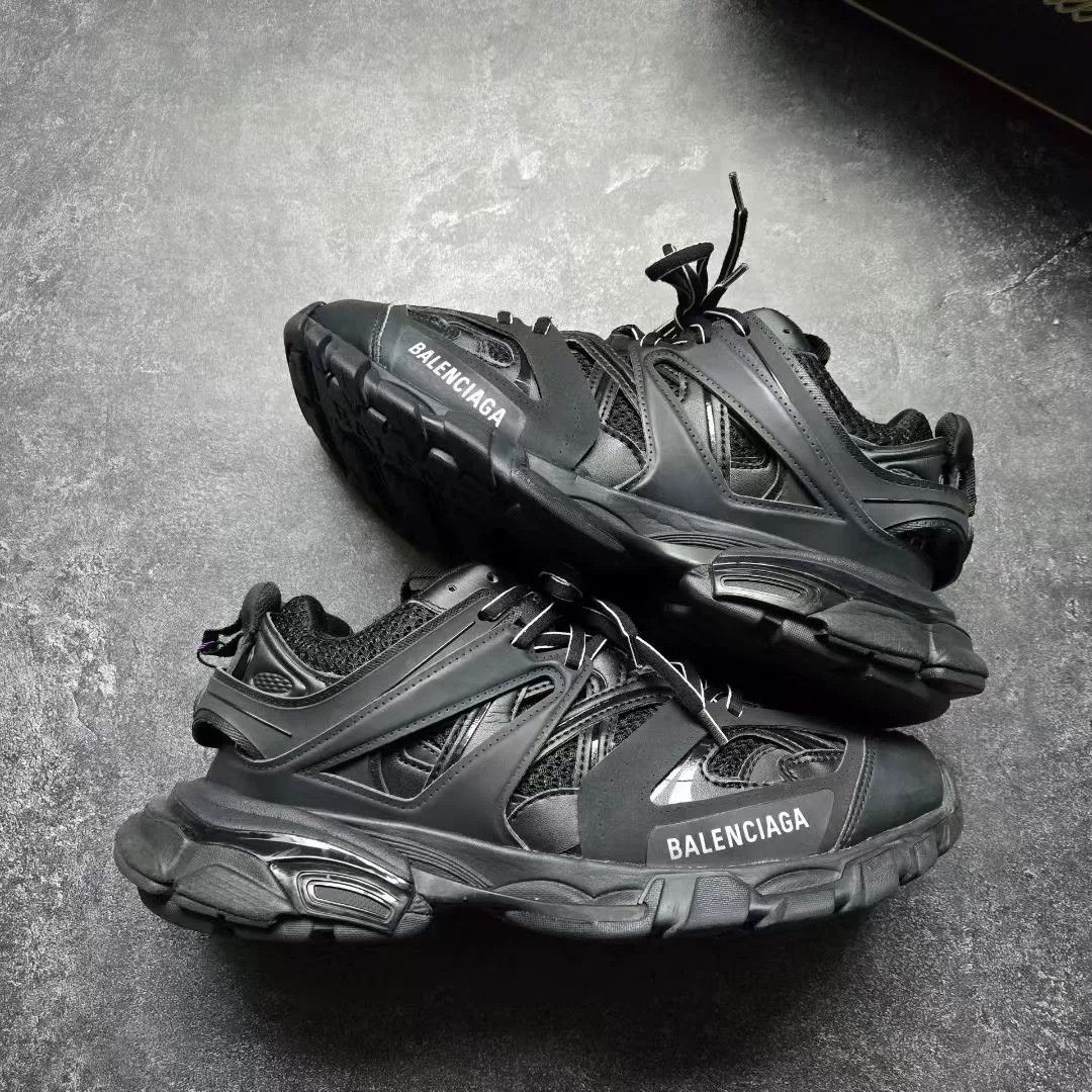 Balenciaga Balenciaga Black Lowtop Sneakers 40 Men Size US 7.5 / EU 40-41 - 1 Thumbnail