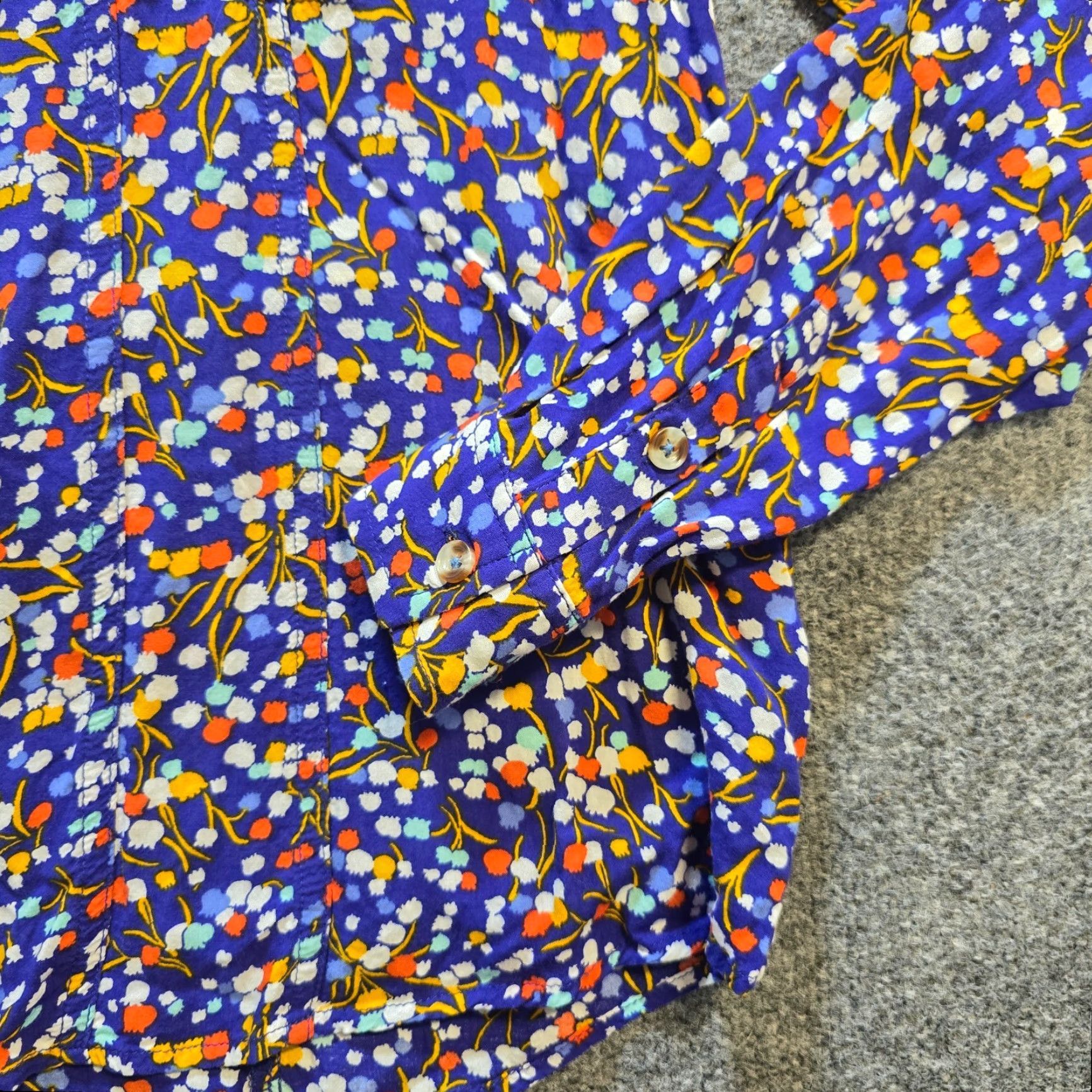 Anthropologie Anthropologie 9 of 52 Conversations Top Women Size 4 Blue Floral Tulip Button Up Shirt Size S / US 4 / IT 40 - 3 Thumbnail