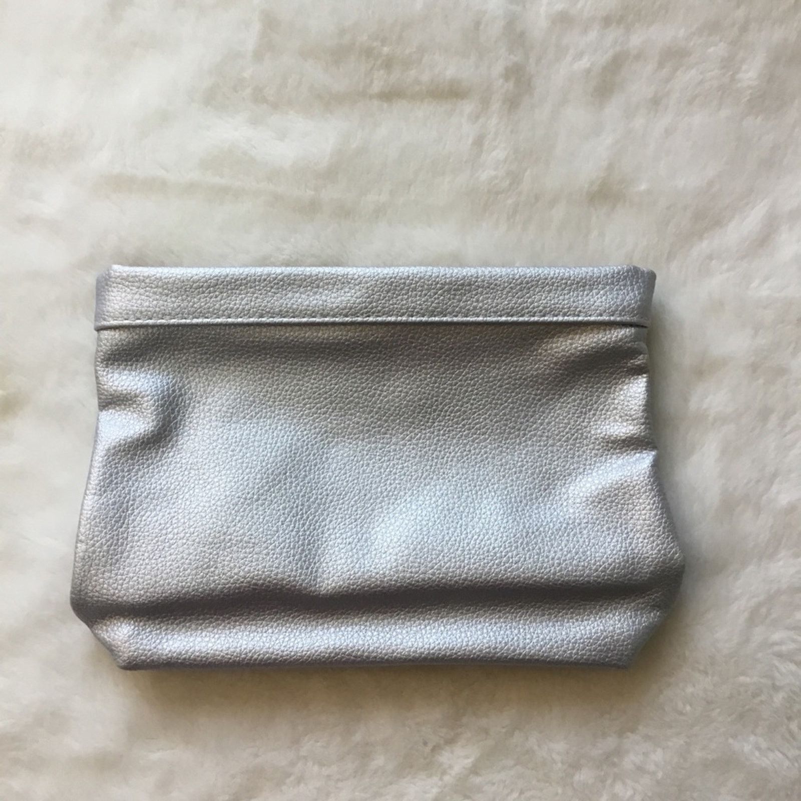Other La Prarie Silver Makeup Bag Size ONE SIZE - 1 Thumbnail
