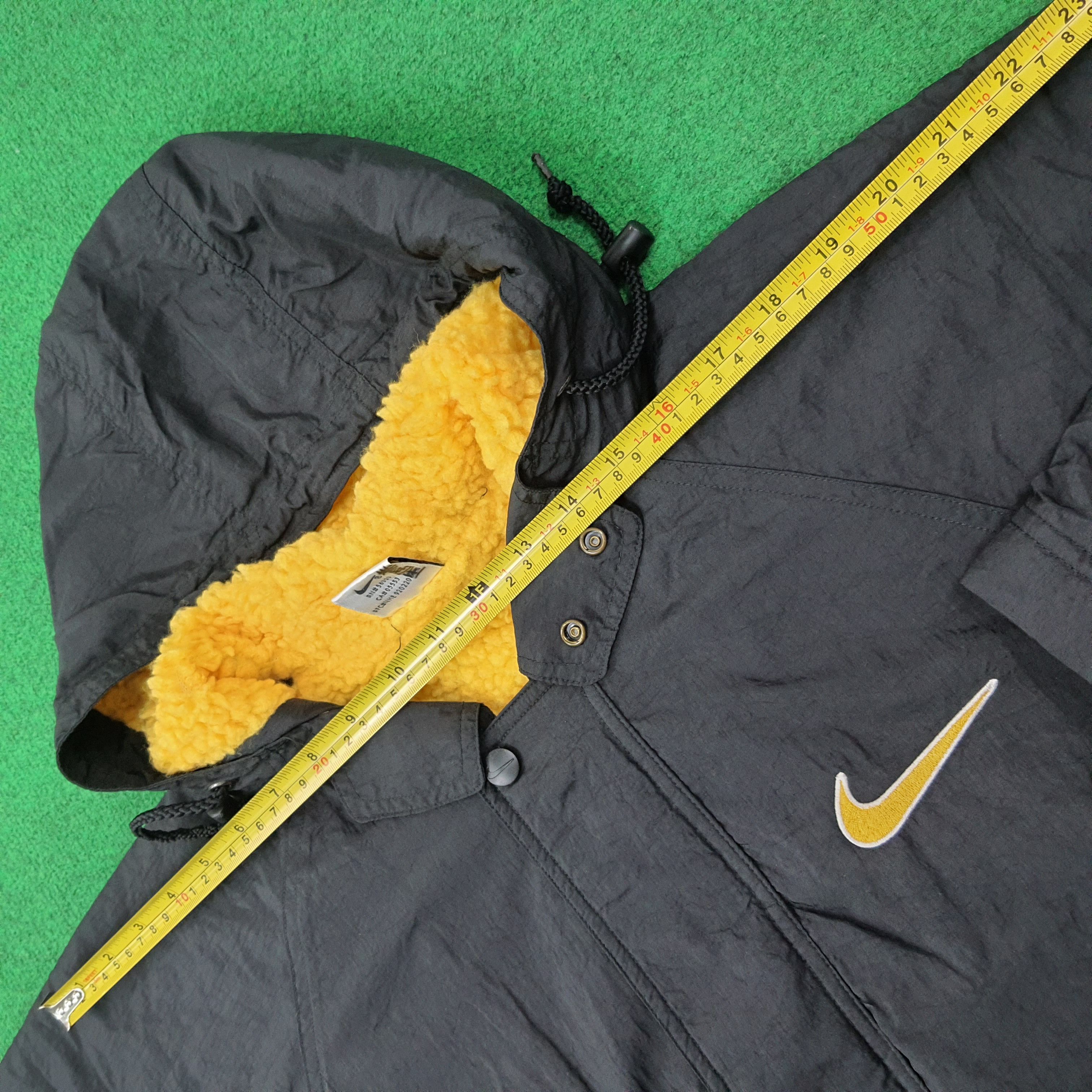 Nike Vintage Nike Center Big Swoosh Embroidered Jacket C266N18 Size US L / EU 52-54 / 3 - 13 Thumbnail