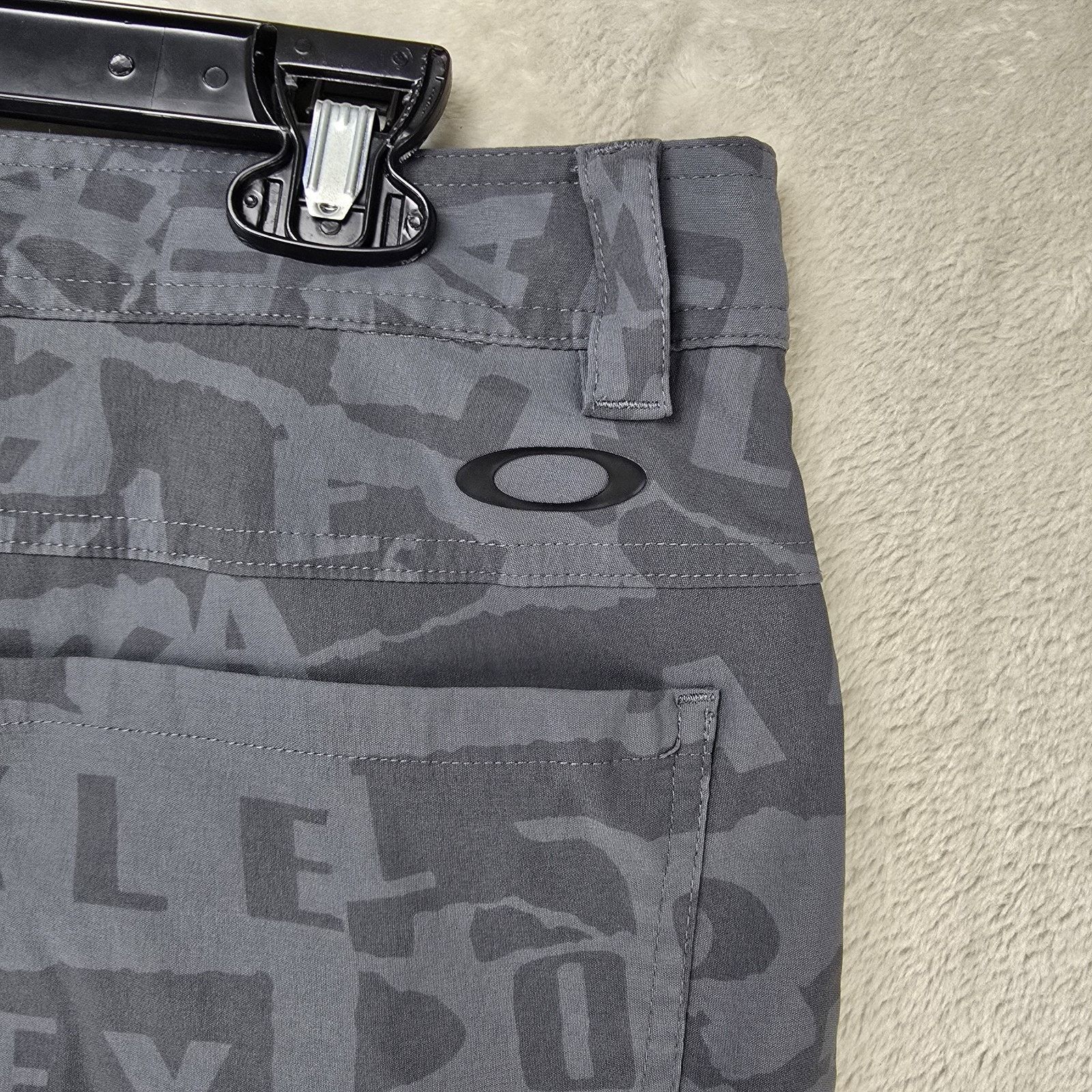 Oakley Oakley Golf Transition Ransom Short Mens 33 Gray Collage AOP Size US 33 - 8 Thumbnail