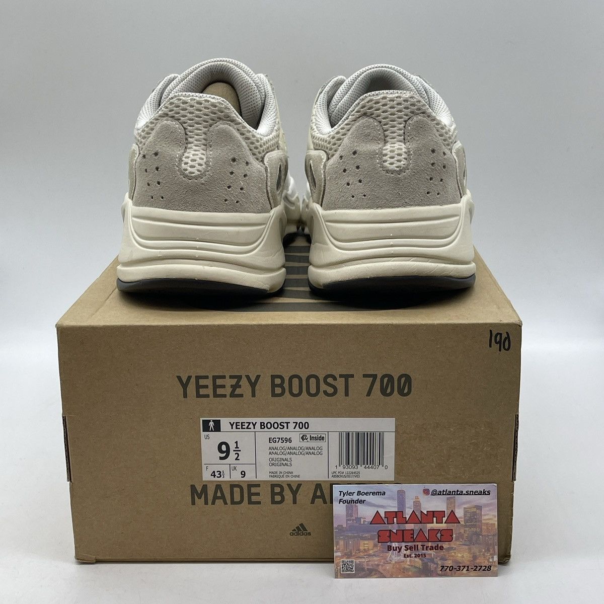 Yeezy boost 700 analog