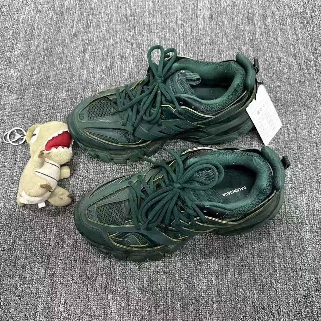 Japanese Brand Balenciaga Track Size 42 Green Size US 9 / EU 42 - 1 Thumbnail