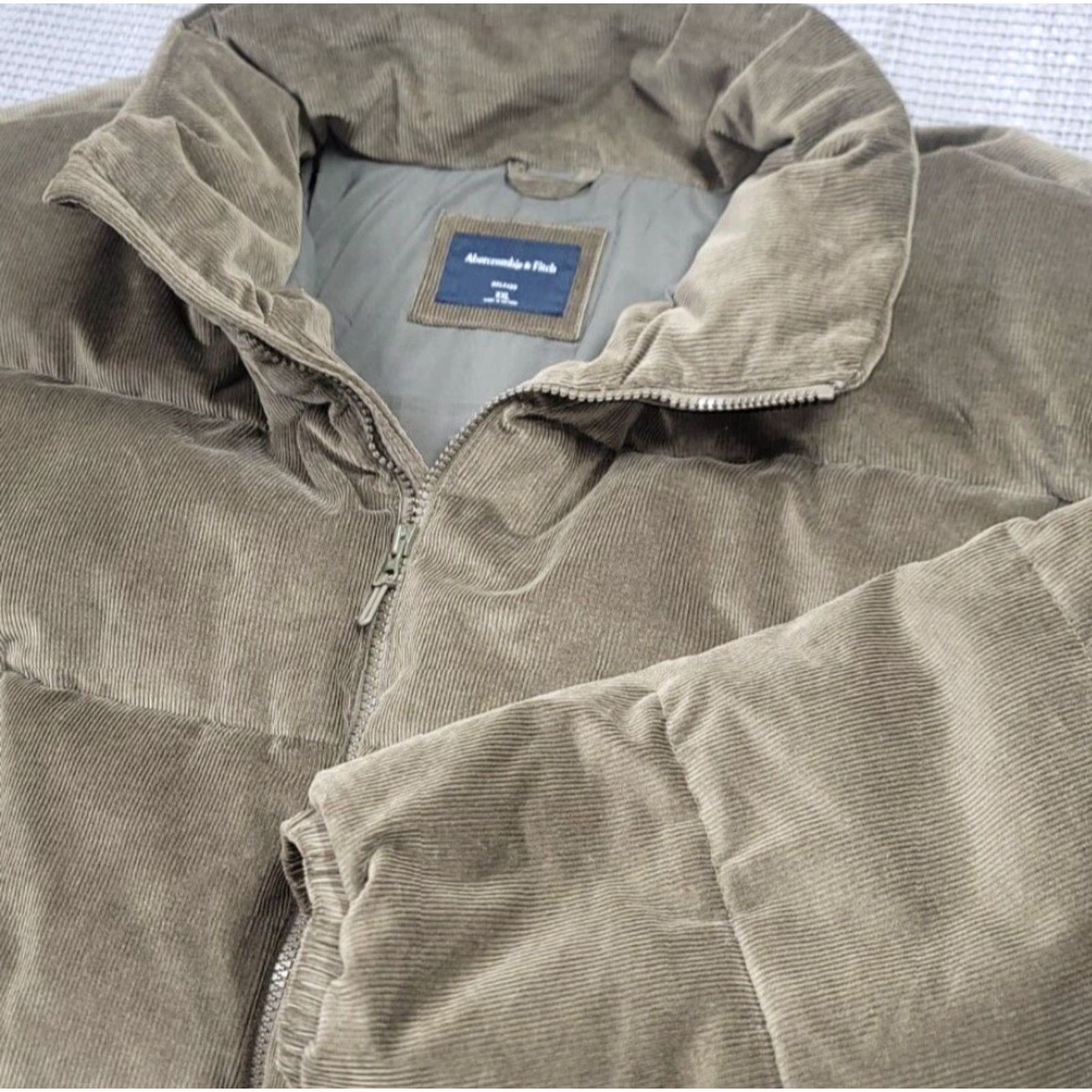 Abercrombie & Fitch Abercrombie & Fitch A&F Men's Green Corduroy Puffer Jacket Heavy Full Zip 2XL Size US XXL / EU 58 / 5 - 6 Thumbnail