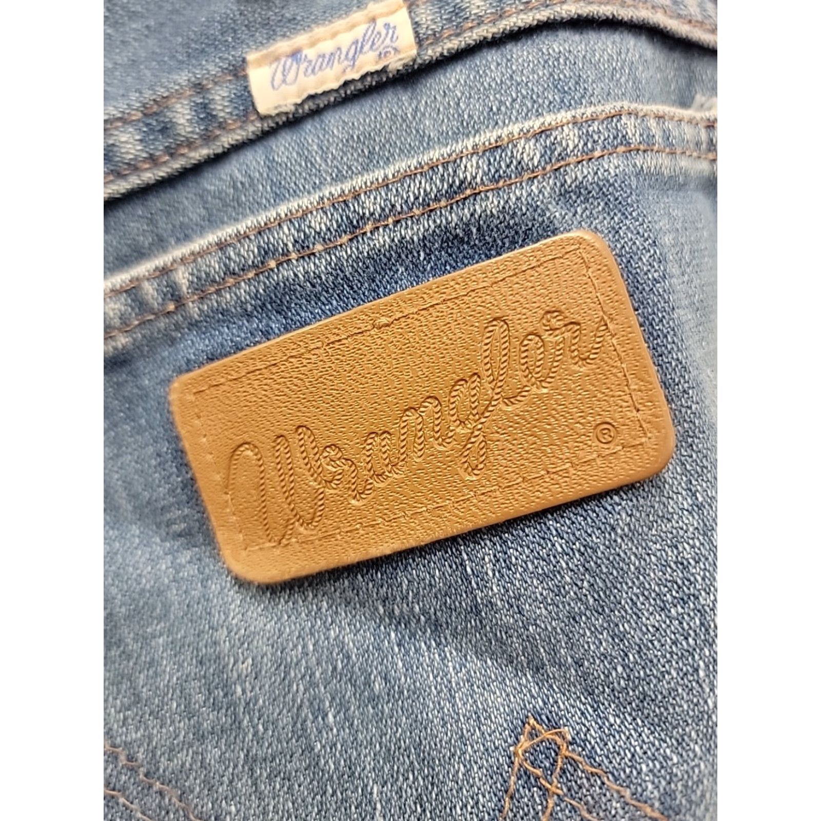 Wrangler VINTAGE Wrangler USA Made Jeans 910 38x30 Denim Blue Regular 5-Pocket Distressed Holes Motorcycle Cowboy USA Men Shorts Size US 38 / EU 54 - 7 Thumbnail