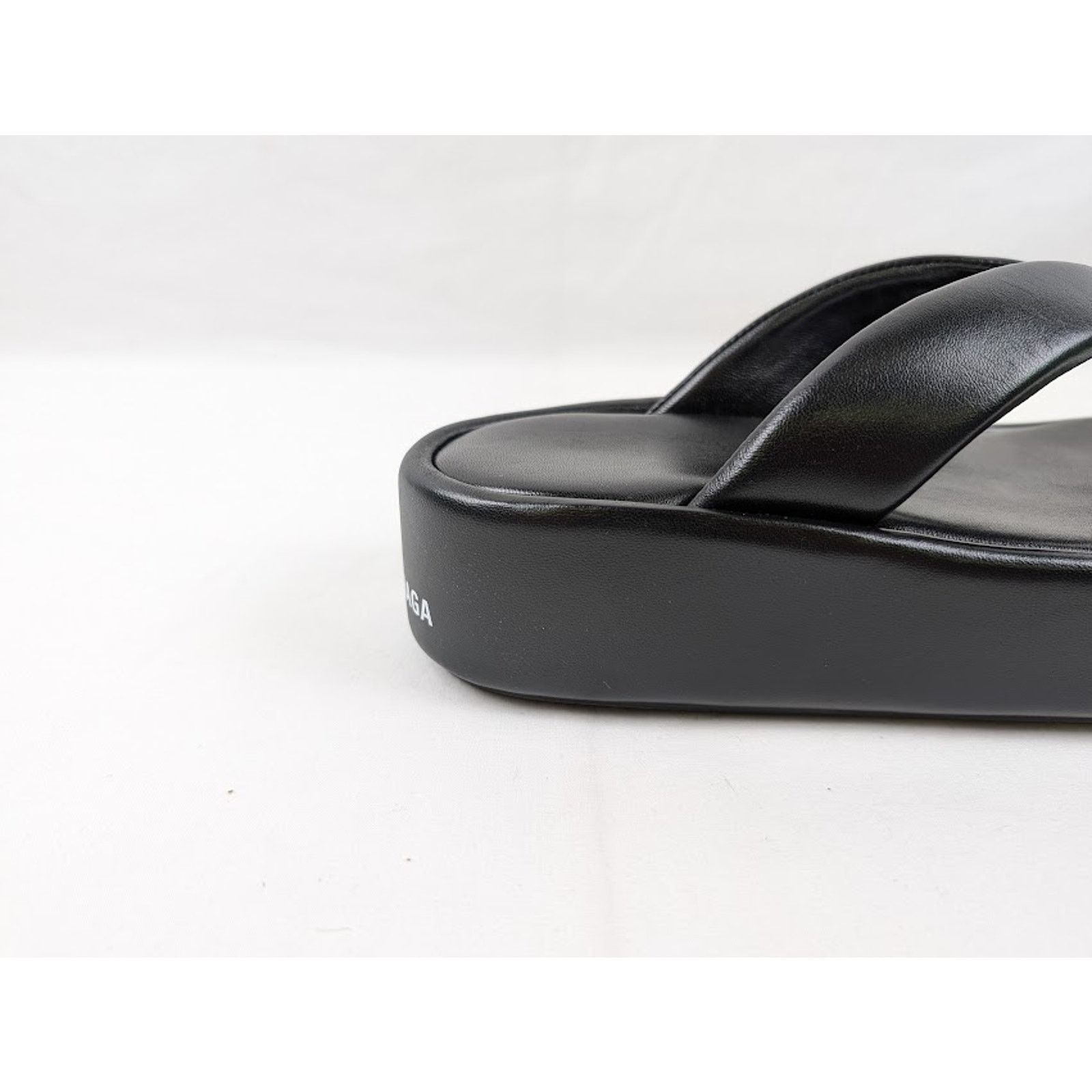 Balenciaga o1rshd1 Smooth Nappa/ Logo Slides in Black/White 38 Size US 8 / IT 38 - 3 Thumbnail