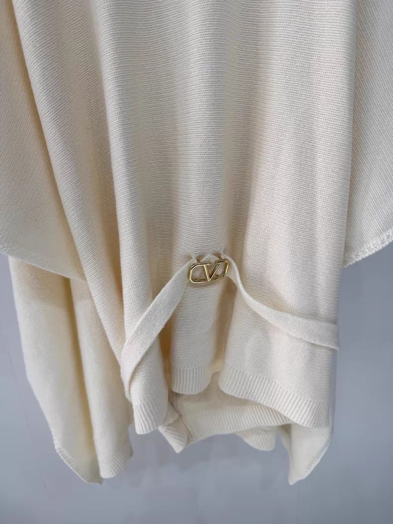 Valentino Valentino Ladies sheep wool turtleneck cloak knitted top Size M / US 6-8 / IT 42-44 - 2 Thumbnail