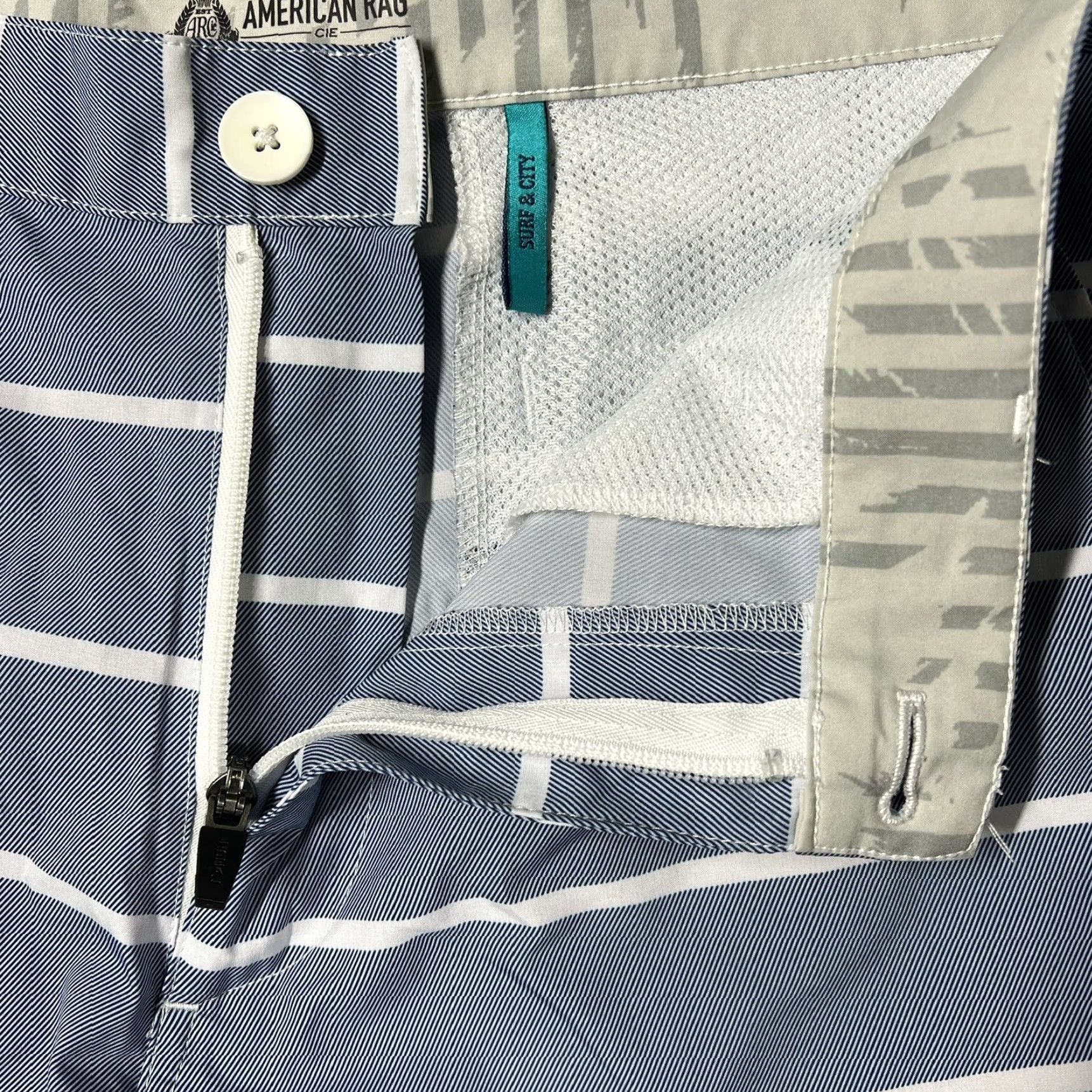 Vintage American Rag Cie Surf & City Hybrid Board Shorts Men 34 Blue White Striped Bermuda Pockets Casual Light Polyester Spandex Size US 36 / EU 52 - 3 Thumbnail
