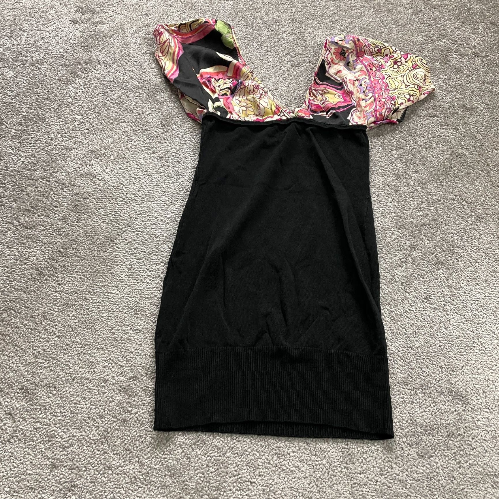 Bebe bebe Bodycon Dress Brand: bebe Small S Black Floral Knee Length V-Neck Casual Sleeve Short Sleeve Women’s Fashion Dress Size S / US 4 / IT 40 - 2 Thumbnail