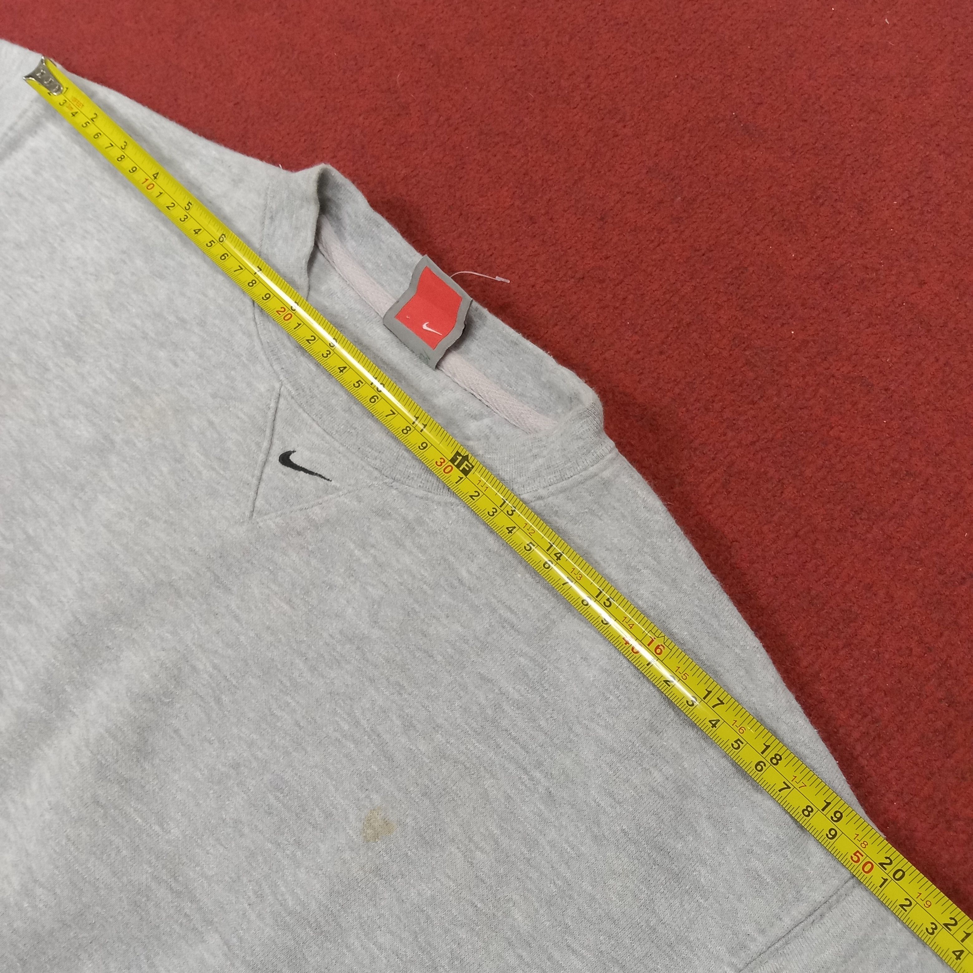 Nike Nike Center Logo Design Streetwear Vintage Sweatshirt Size US L / EU 52-54 / 3 - 10 Thumbnail
