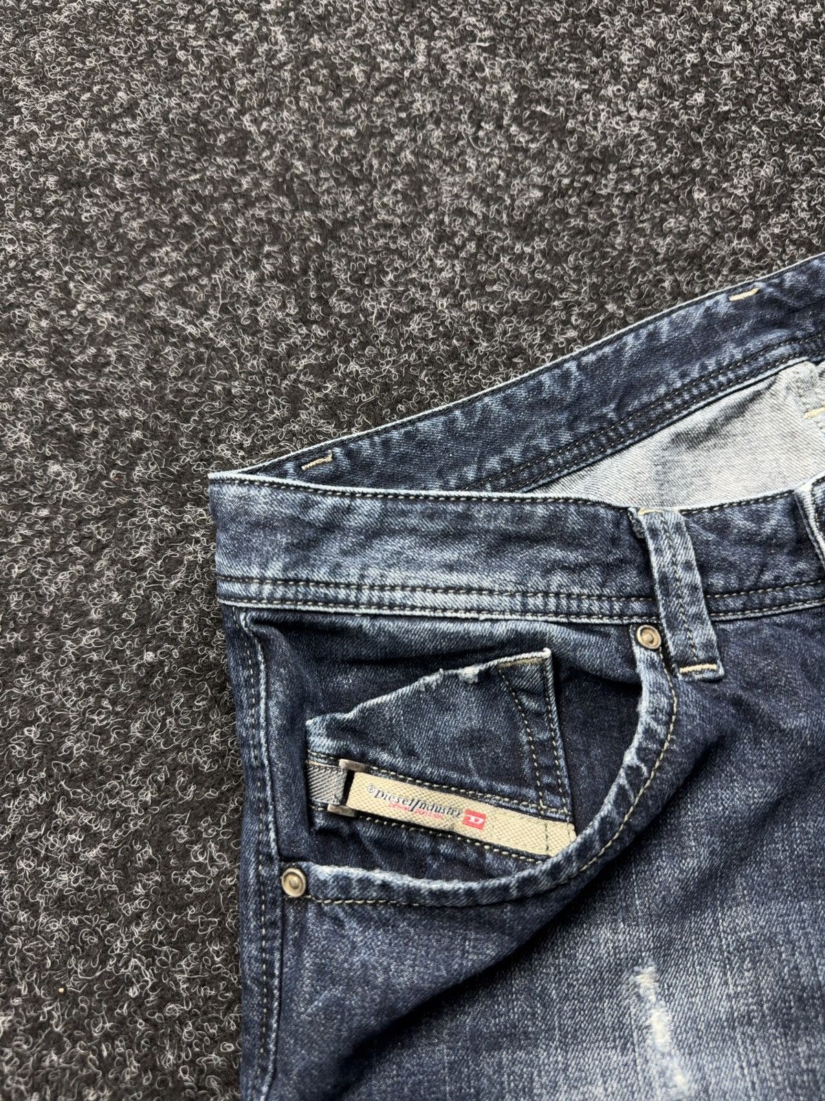 Diesel Luxury 00s Diesel Darron Distressed Y2K Slim Tapered Jeans Size US 33 - 7 Thumbnail