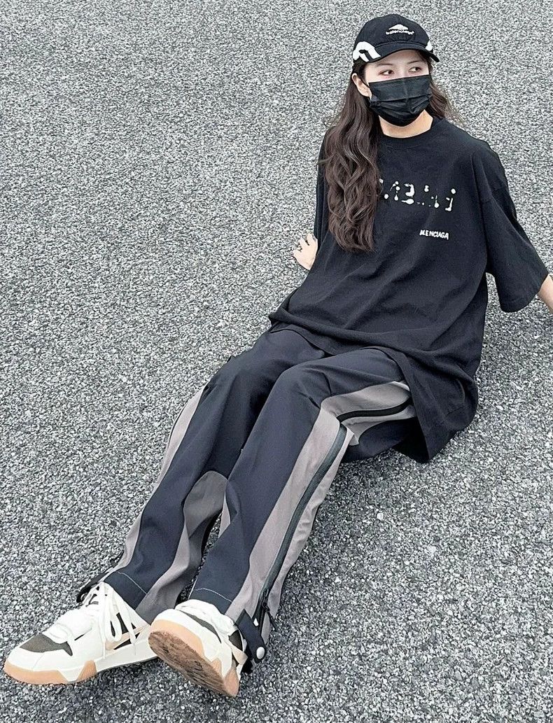 Balenciaga Balenciaga Blurred graffiti letter logo short sleeve Size US M / EU 48-50 / 2 - 7 Thumbnail