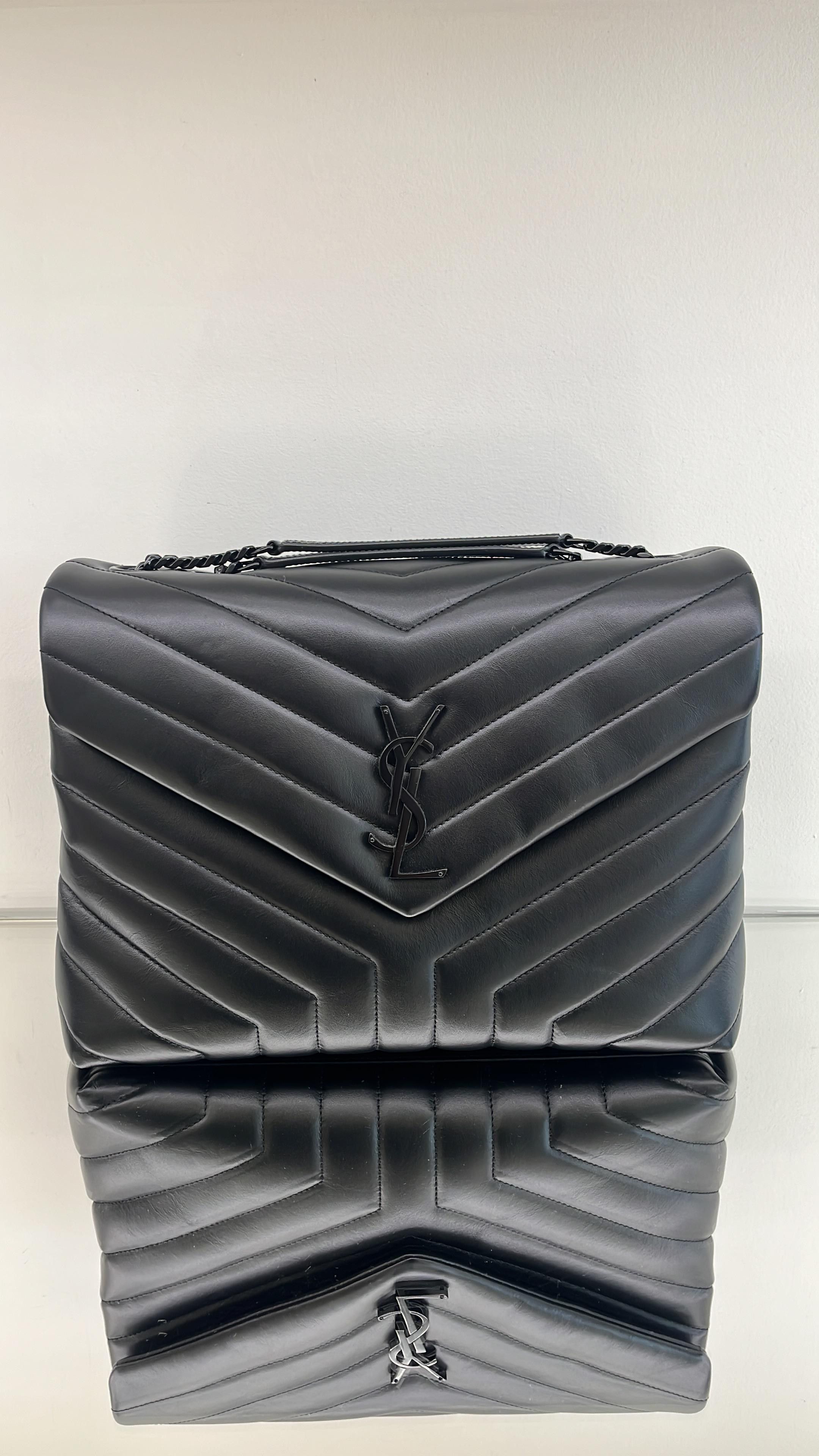 Saint Laurent Paris o1s1wg111125 Size: M / Loulou Medium Shoulder Bag in Black Size ONE SIZE - 1 Thumbnail