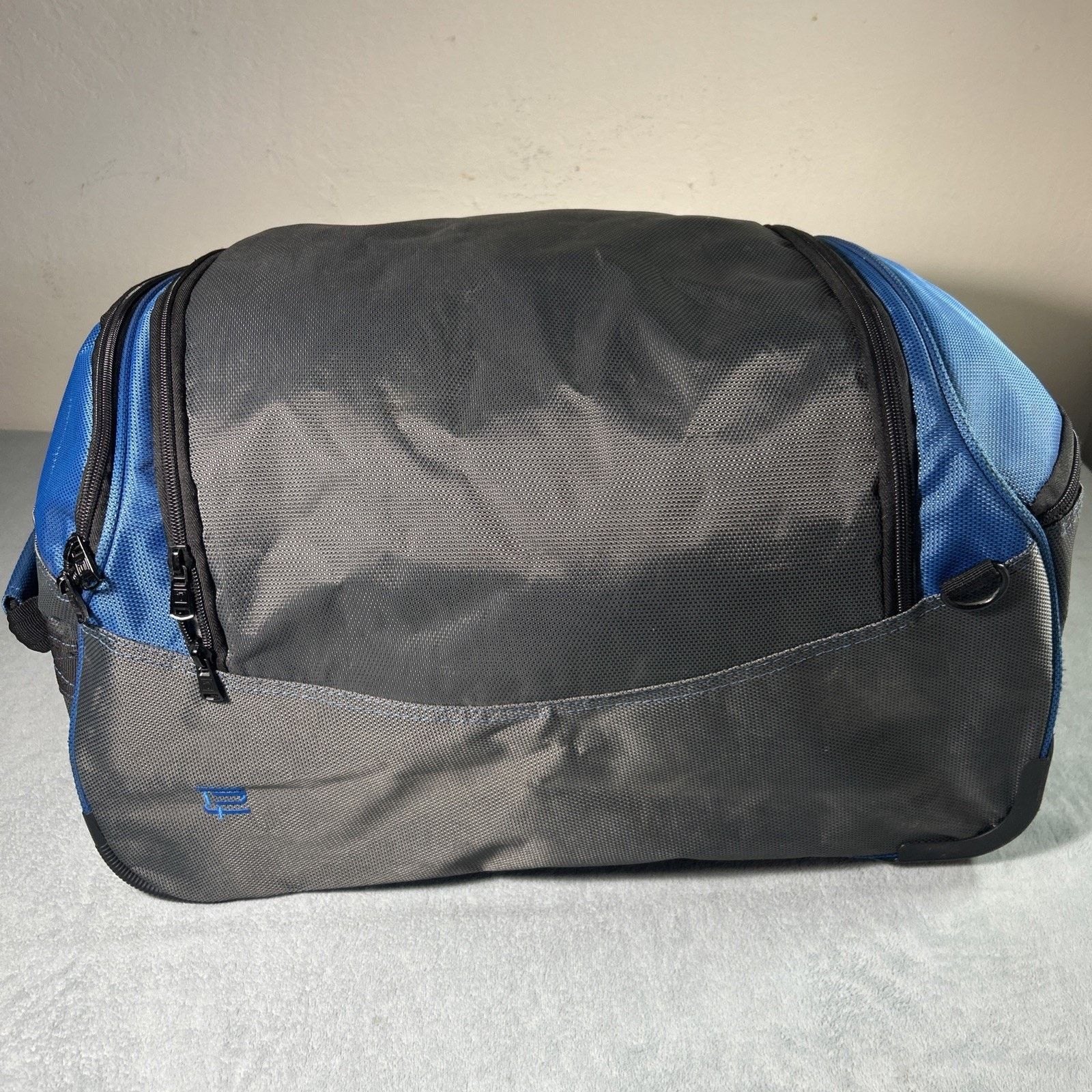 Patagonia FUL Rolling Luggage Duffle Travel Bag 22" Retractable Wheele Size ONE SIZE - 2 Thumbnail