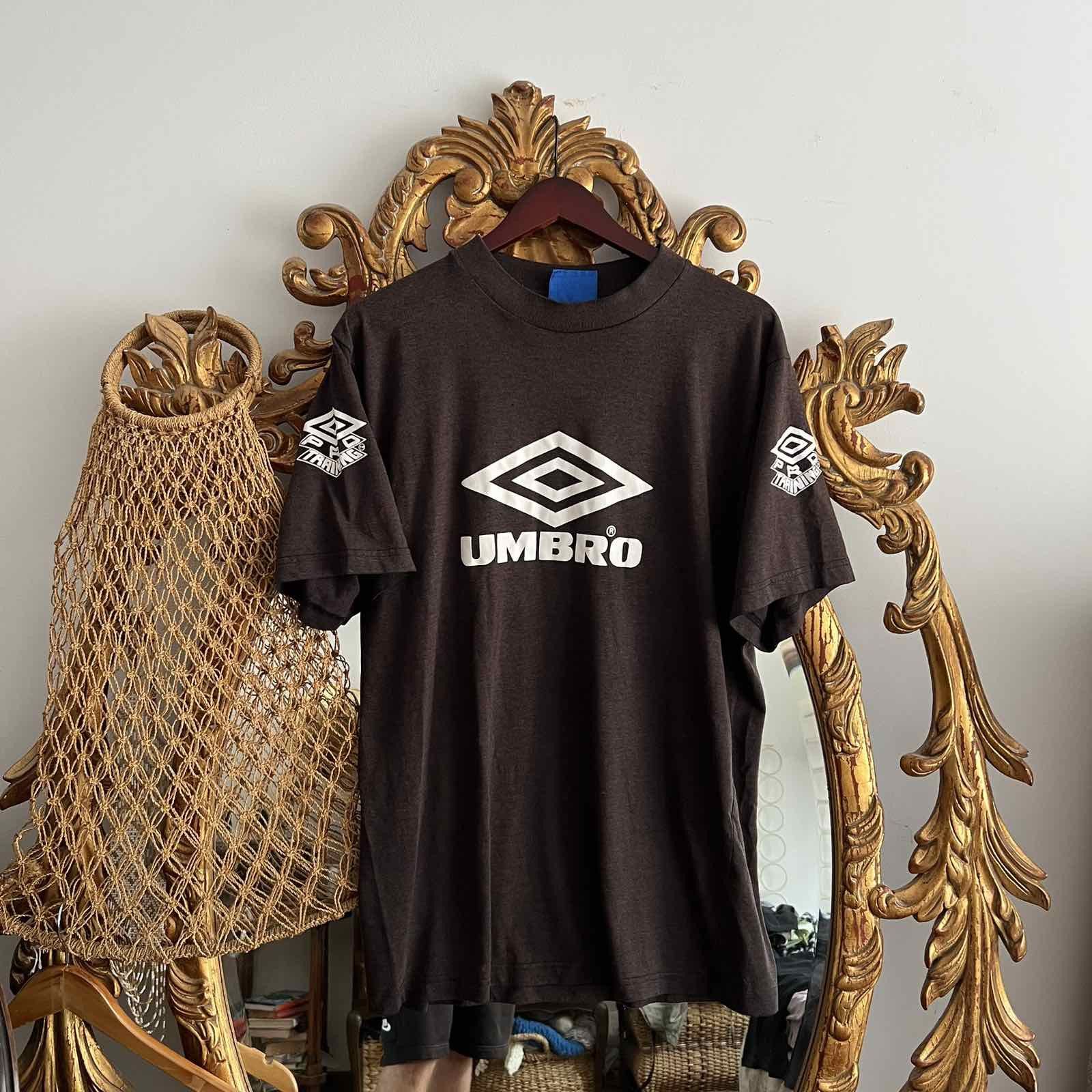 Vintage Umbro Training Vintage Tee Big Logo Oversized Boxy Fit Size US L / EU 52-54 / 3 - 1 Thumbnail