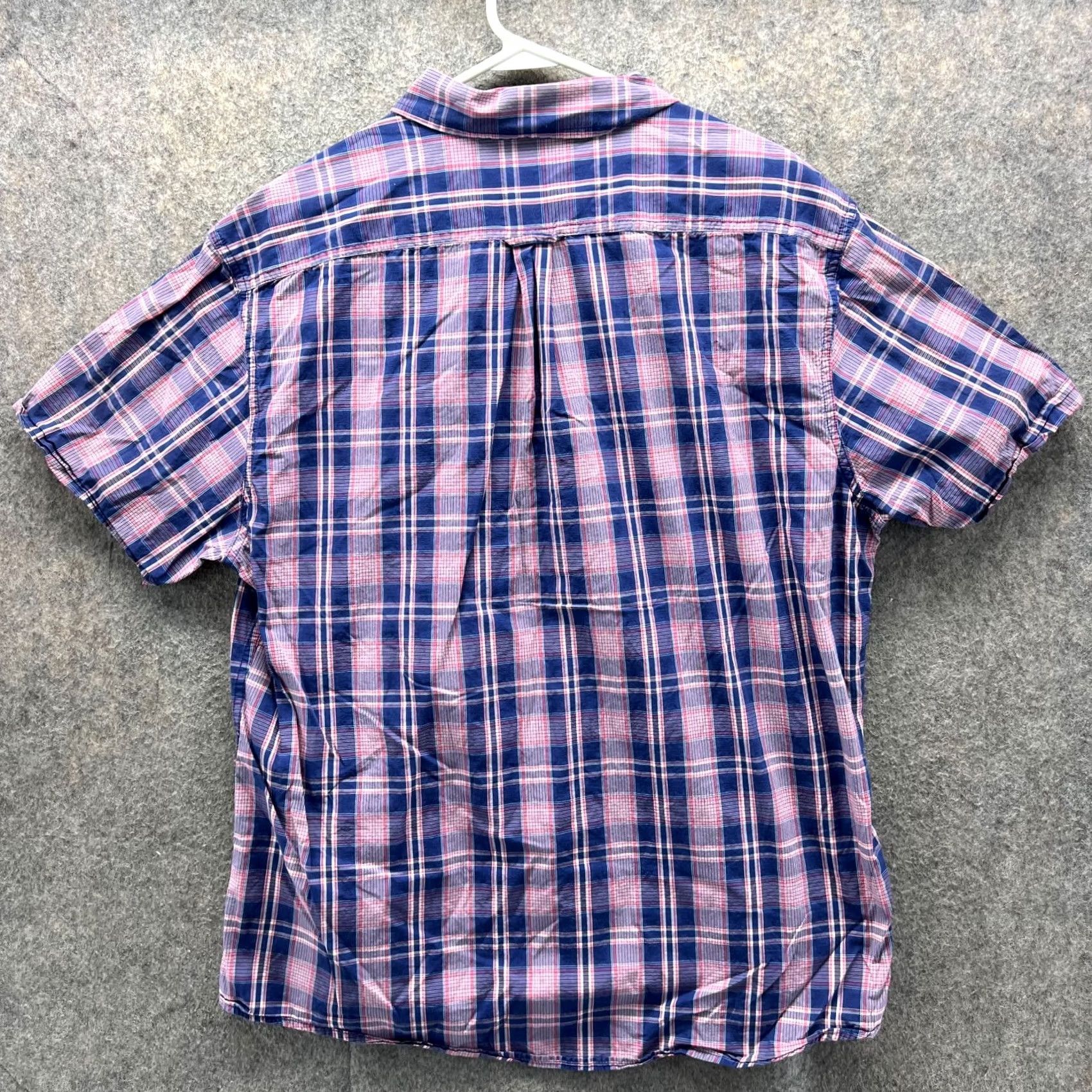 Izod VINTAGE Izod Shirt Men XL Blue Pink Casual Button-Down Relaxed Saltwater Plaid Size US XL / EU 56 / 4 - 2 Thumbnail