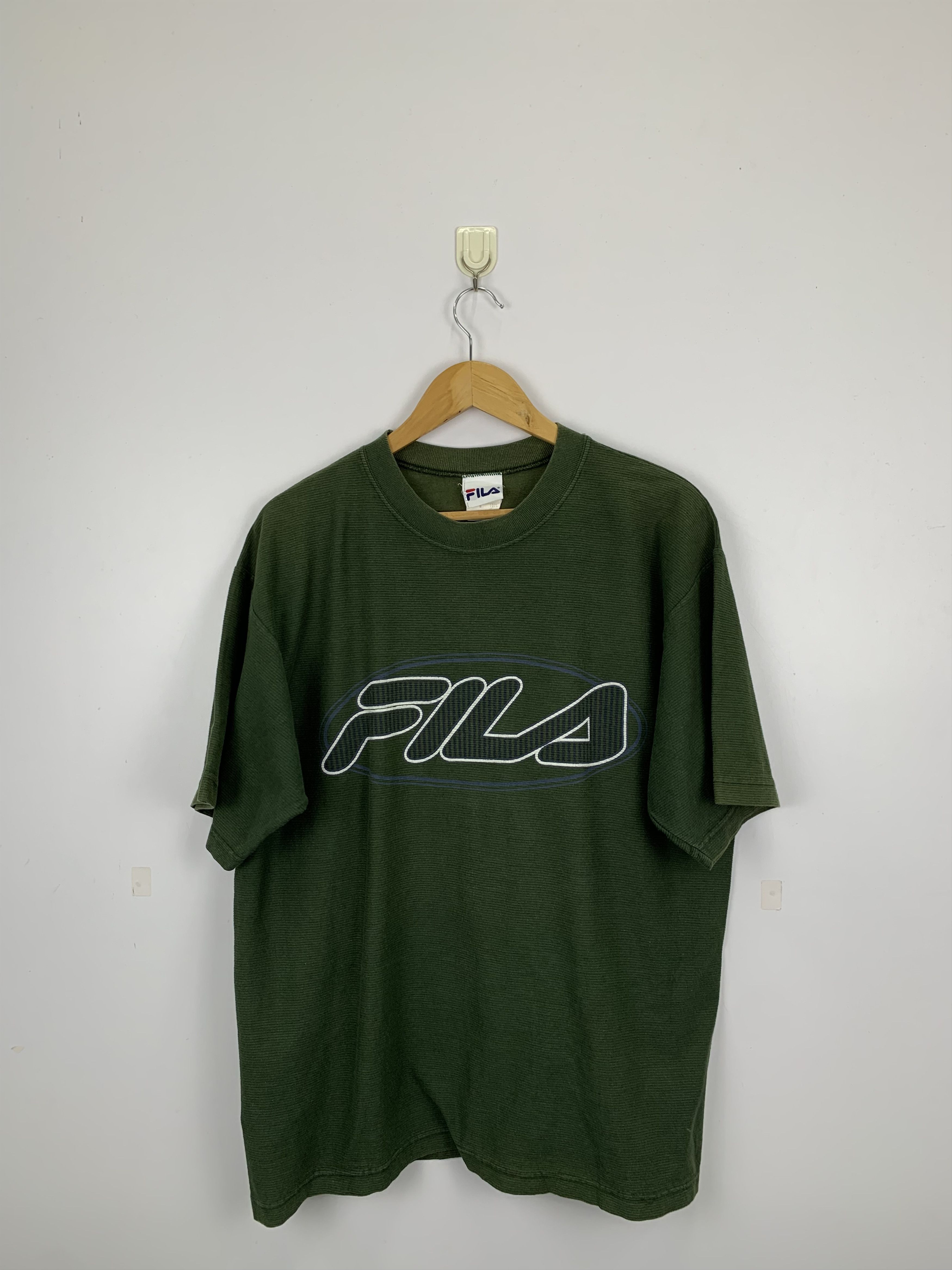 Fila Vintage Sun Faded Fila Big Logo Tee TA0121 Size US L / EU 52-54 / 3 - 1 Thumbnail