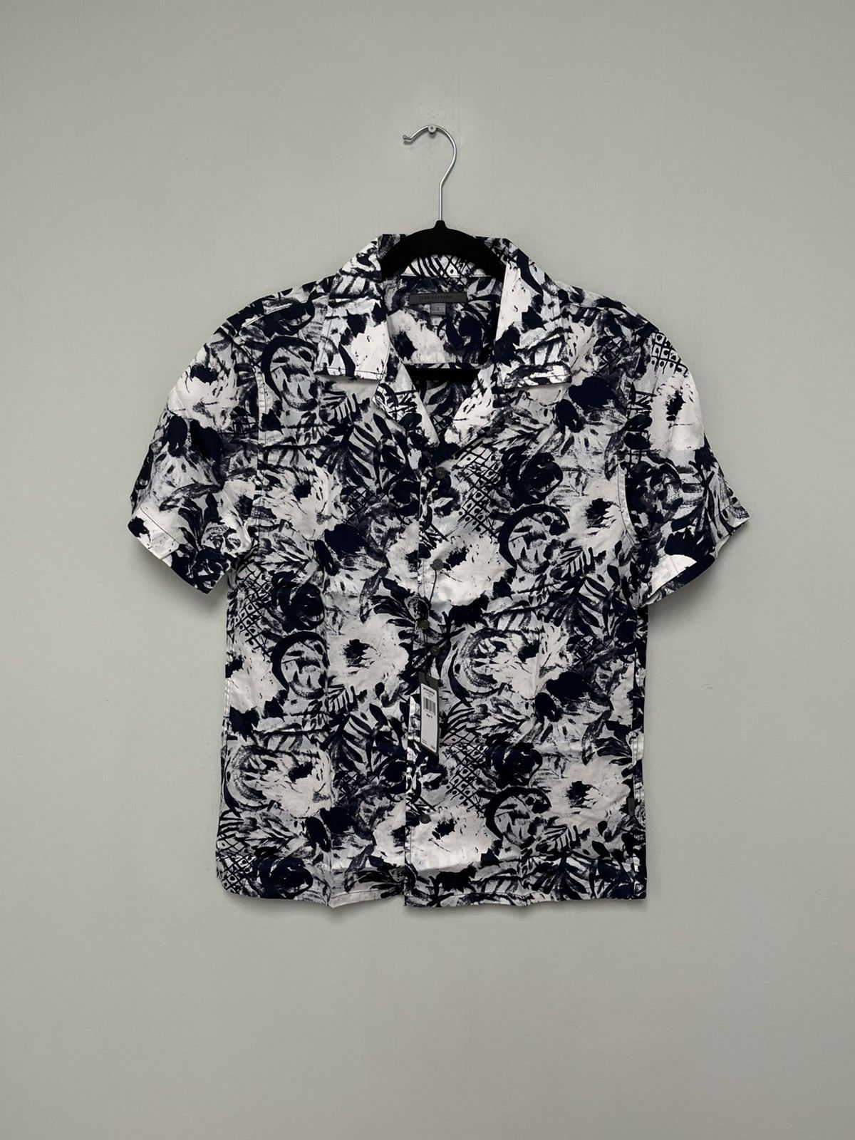 John Varvatos Danny SS shirt. Size small Size US S / EU 44-46 / 1 - 4 Thumbnail