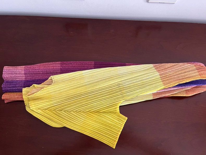 Issey Miyake Issey Miyake size:3 Yellow and purple gradient pleated dre Size M / US 6-8 / IT 42-44 - 1 Thumbnail