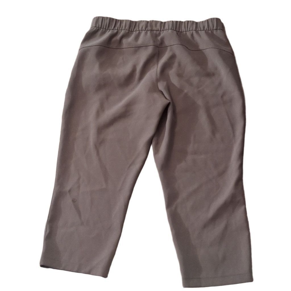 Lululemon Lululemon On The Fly Crop *Woven 23".Grey Sage Size 12 Size 34" / US 12 / IT 48 - 4 Thumbnail