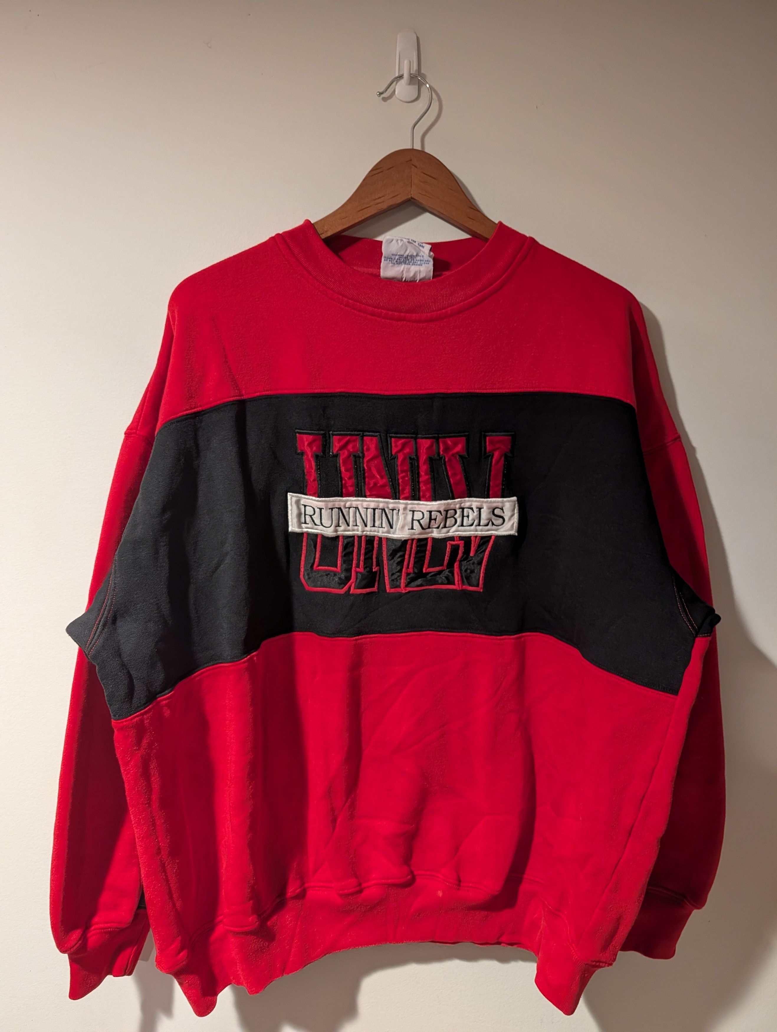 NCAA Vintage UNLV Runnin Rebels Crewneck Mens Crable Sportswear Size US XL / EU 56 / 4 - 1 Thumbnail