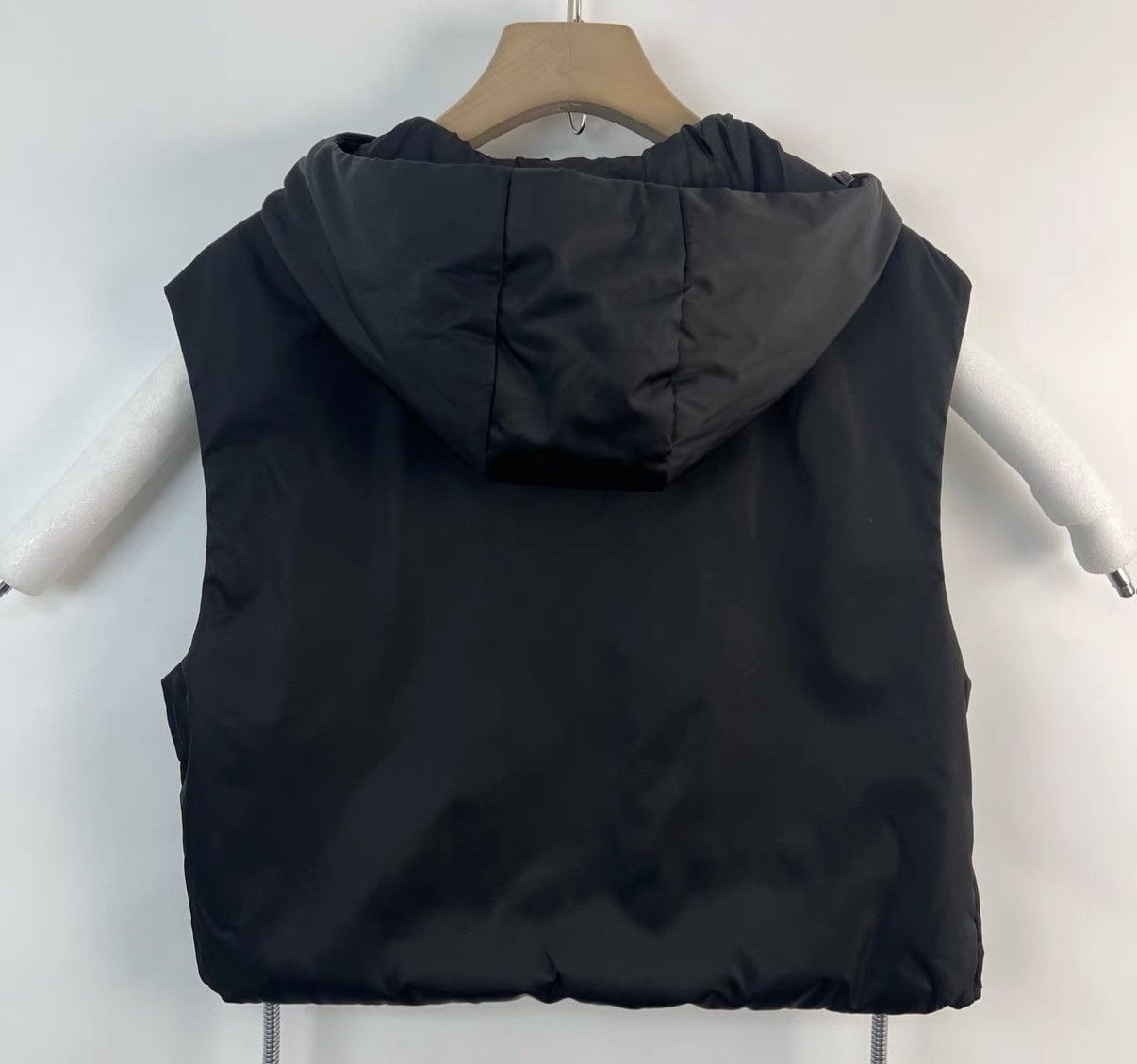 Prada Prada Black Hooded Sleeveless Light Down Vest K12 Size US XS / EU 42 / 0 - 2 Thumbnail