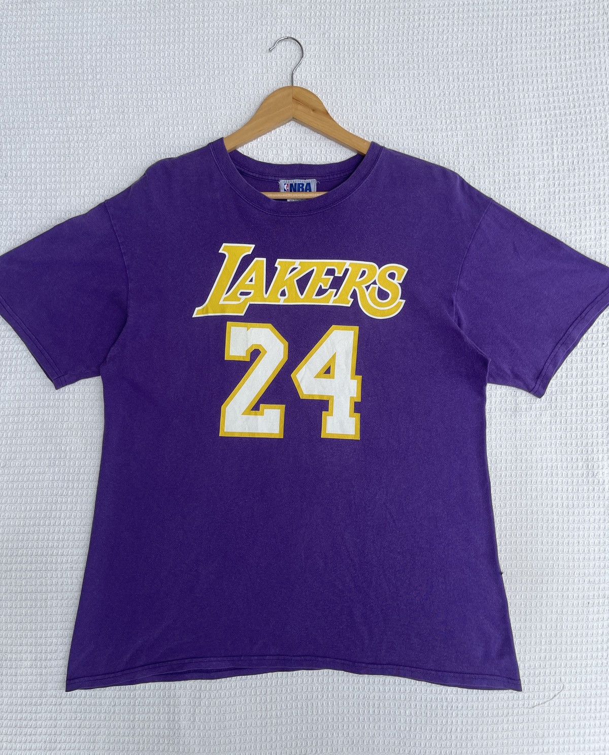 NBA Last Drop🔥Rare🔥Vintage LAKERS Nba 24 BRYANT T-Shirt Size US L / EU 52-54 / 3 - 9 Thumbnail