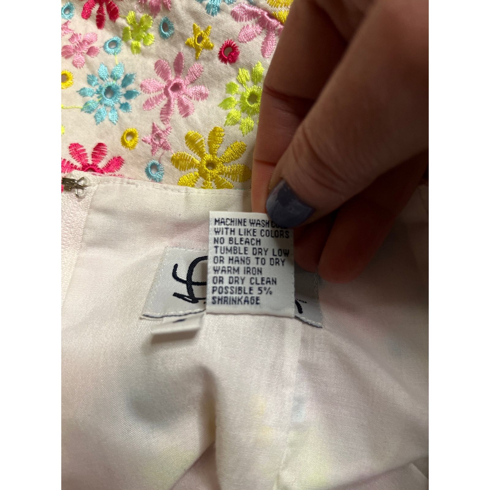 Lilly Pulitzer Lilly Pulitzer MultiColor Floral Embroidered Mini Skirt Sz 2 Size 26" / US 2 / IT 38 - 9 Thumbnail